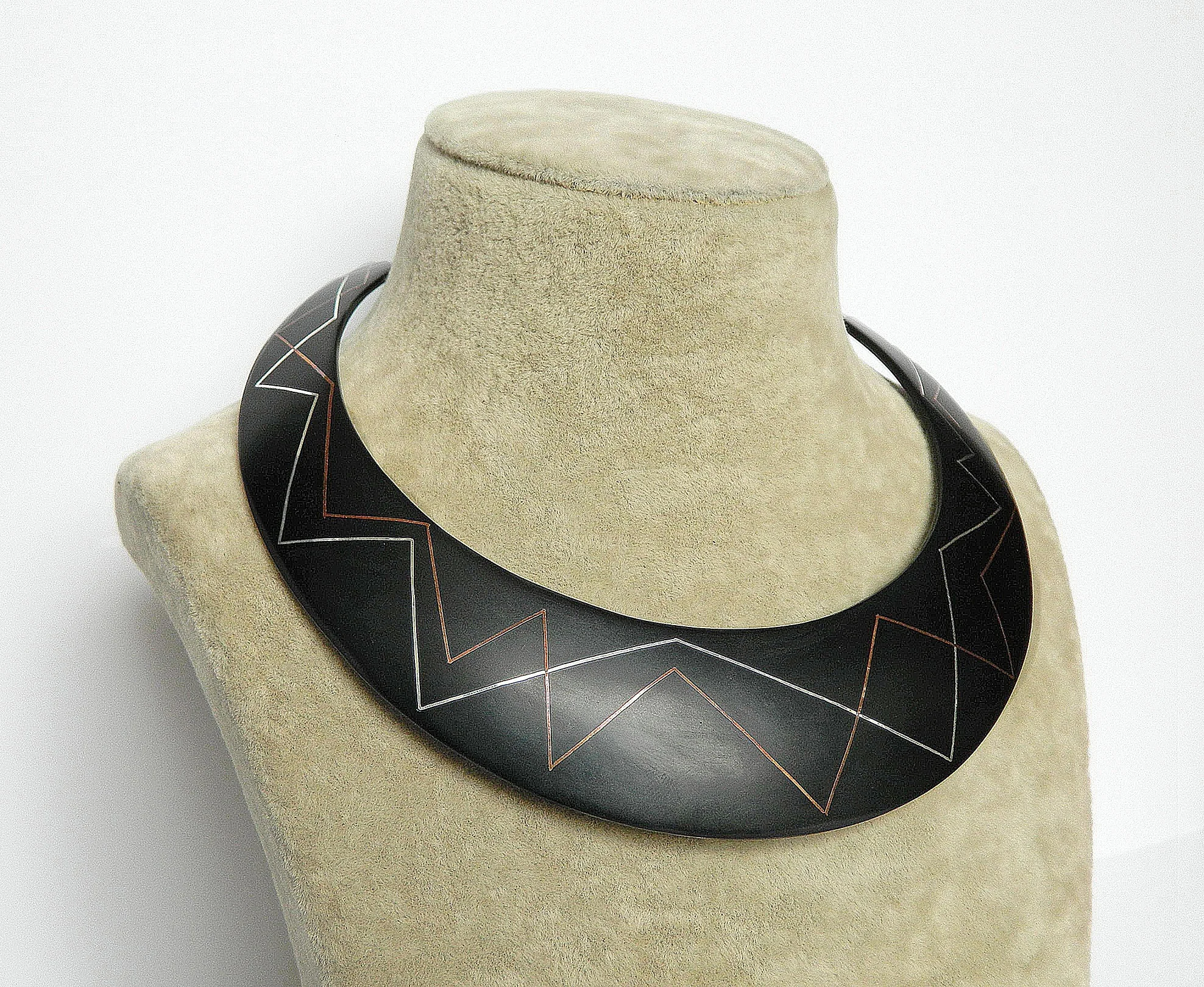 COLLAR EDITED (3).jpg