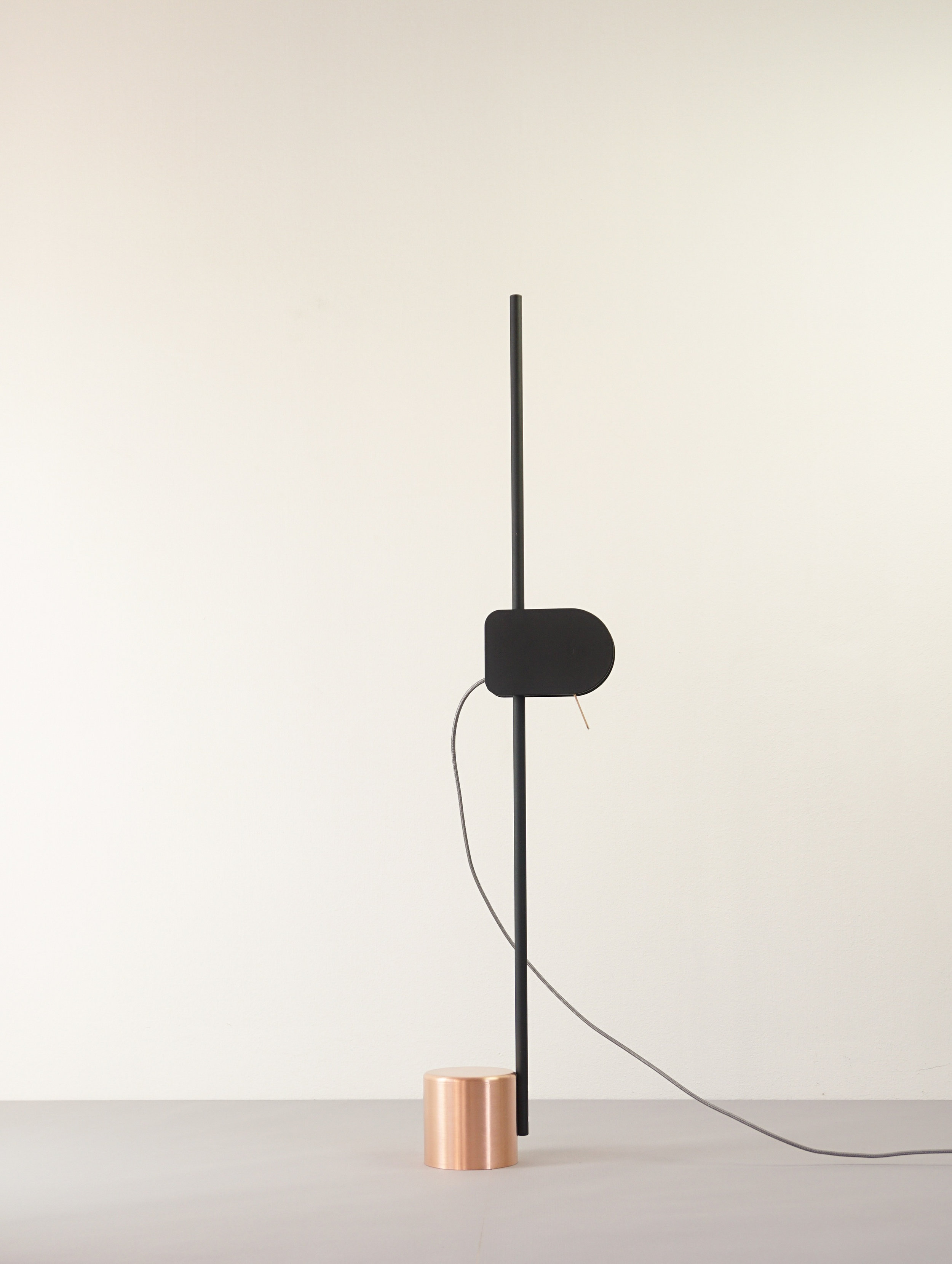 MAGNÍ̱TI̱S LAMP (8).jpg