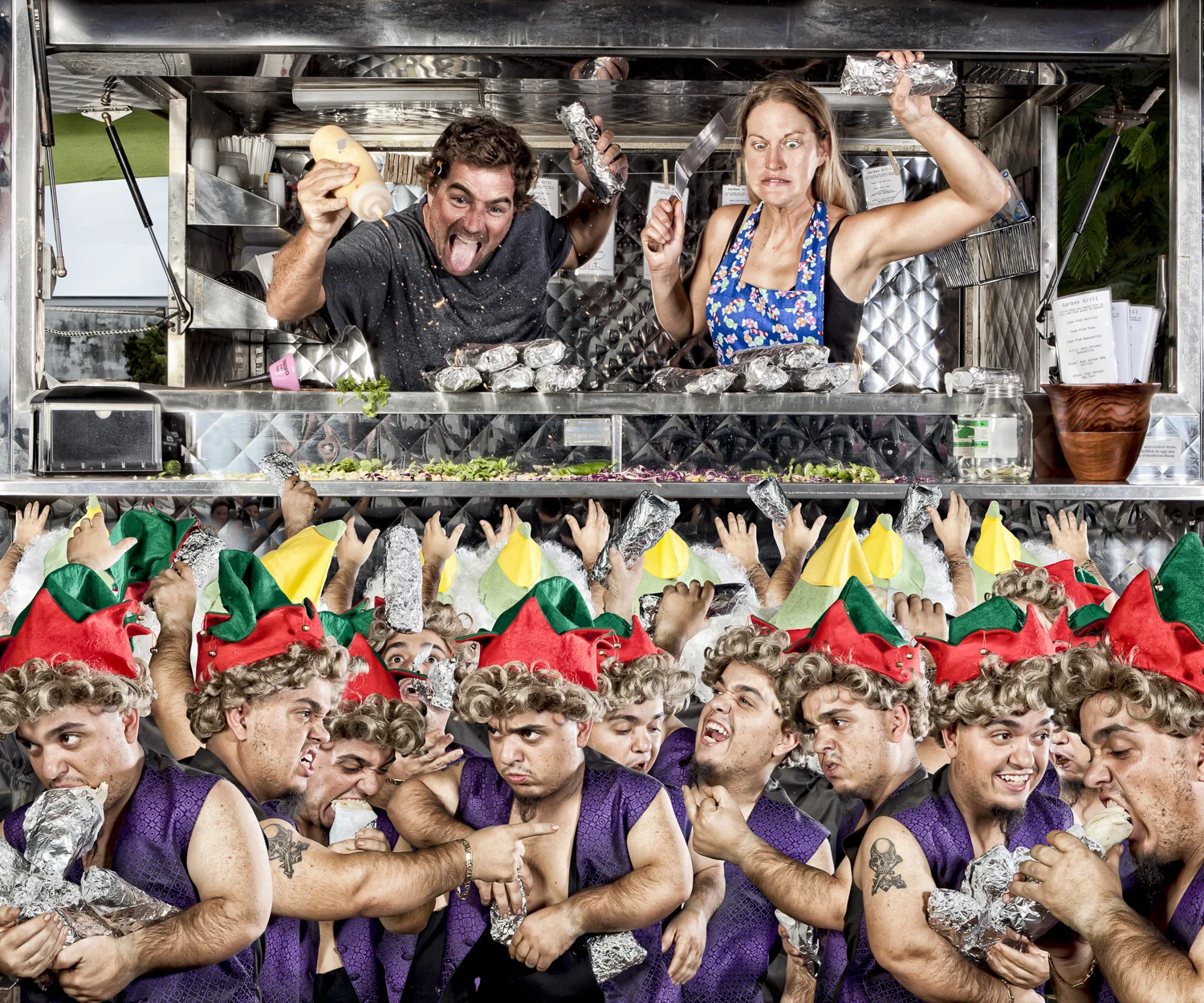 Funny-Christmas-Holiday-Photo-Elves-1.jpg