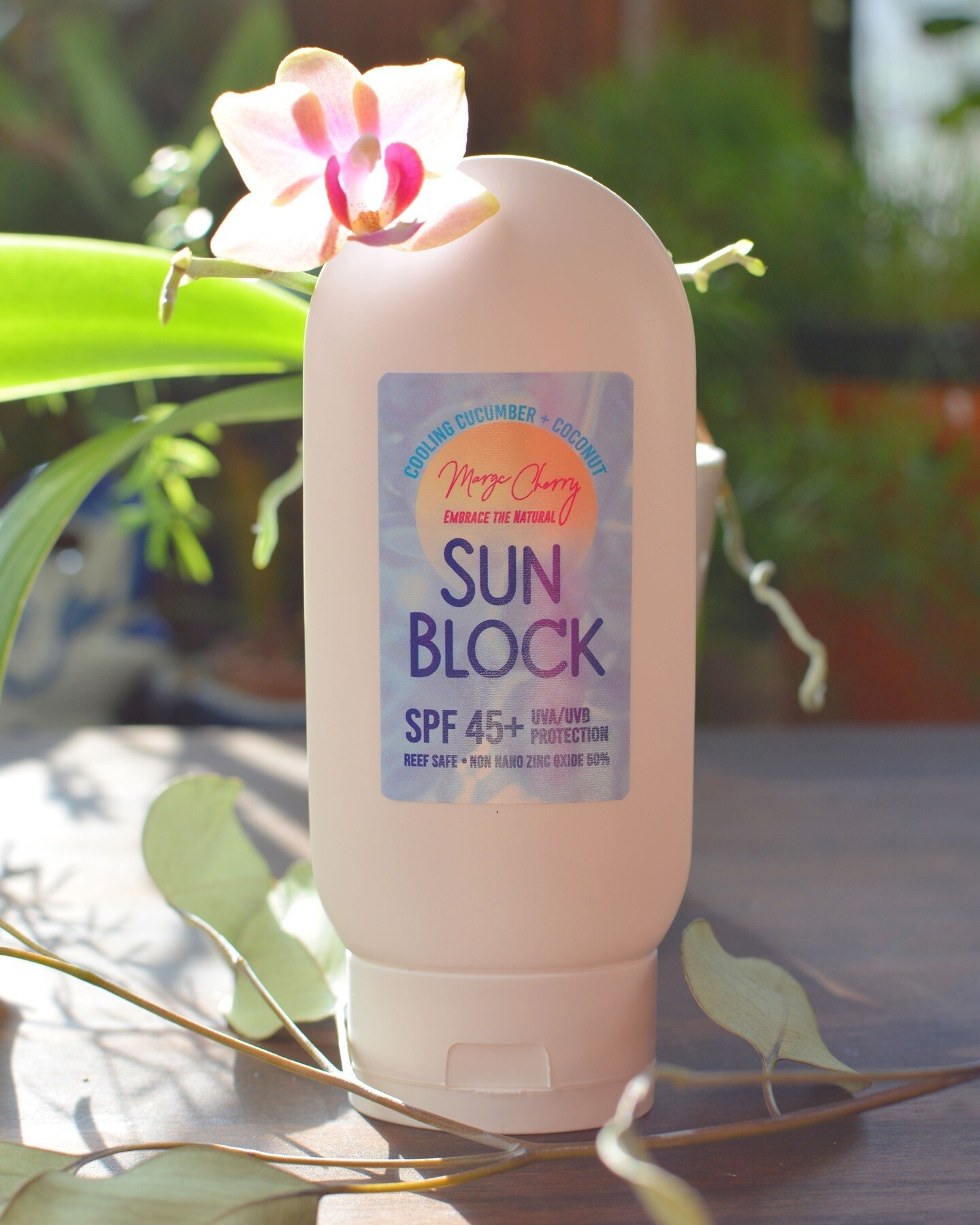 Made with cooling cucumber and coconut, our all natural sun block protects from daily exposure with powerful non nano zinc. With ingredients of aloe vera, rose water, willow bark and kukui nut, our nourishing sun block rejuvenate and moisturize while