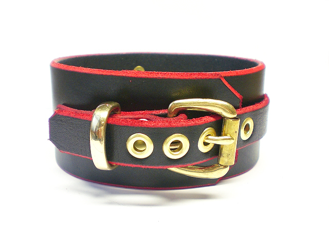 black w/red edges - buckle view