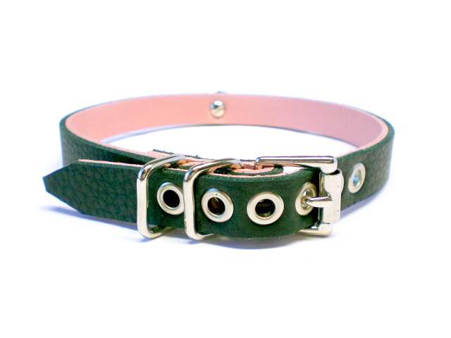 soft black w/pink inlay - standard buckle view