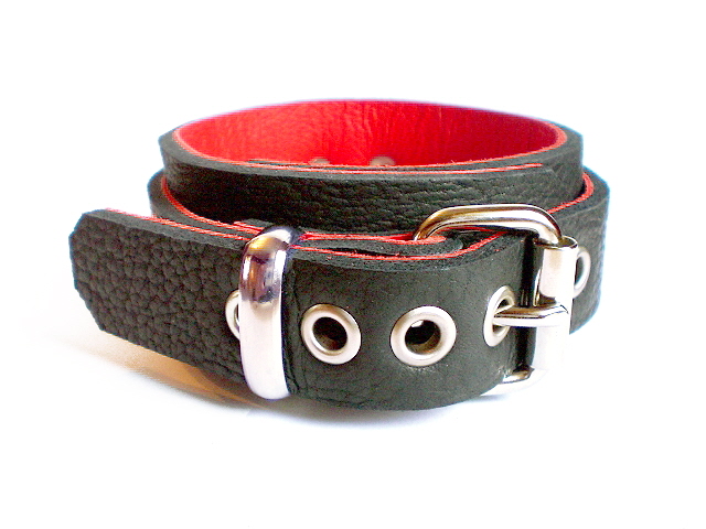 standard buckle - black bison w/red 