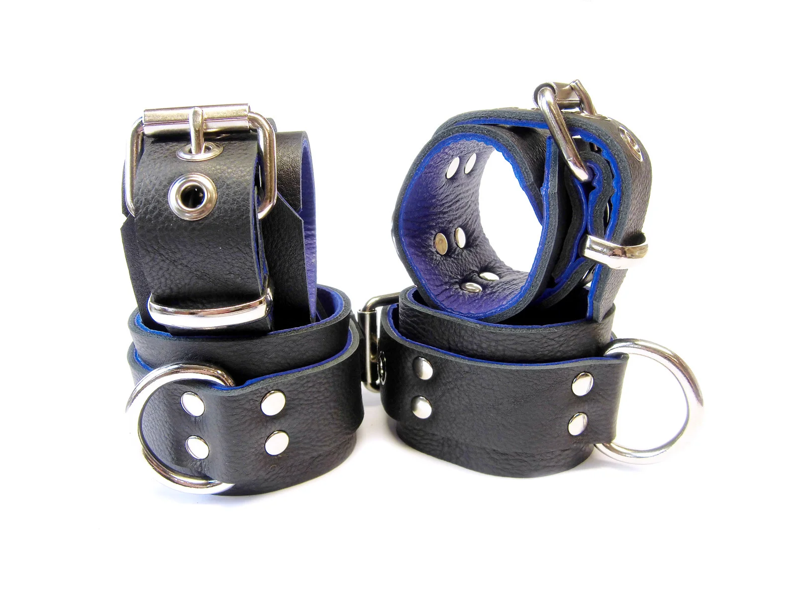 close-up of the restraints