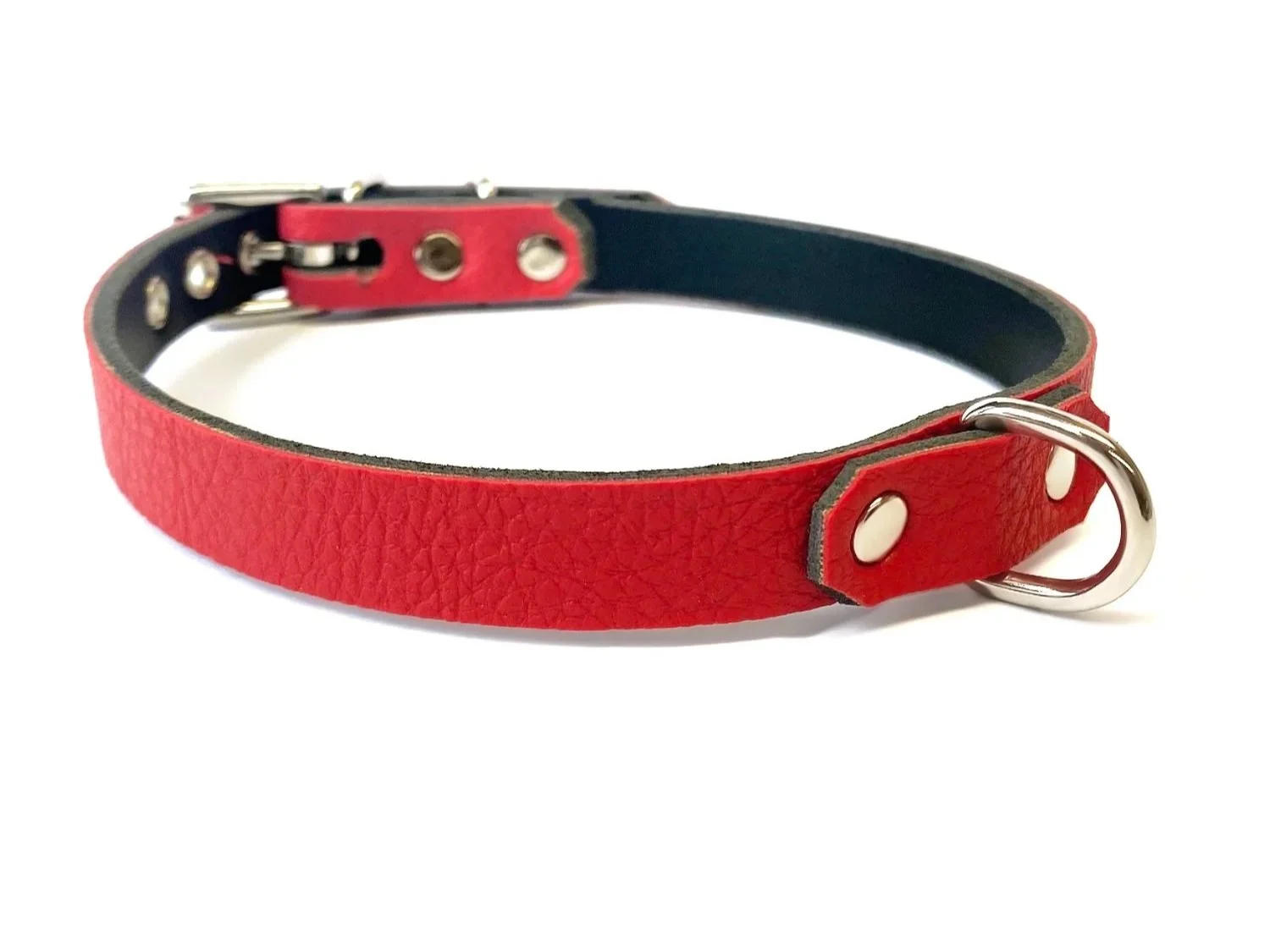 thin vegan day choker in red faux leather