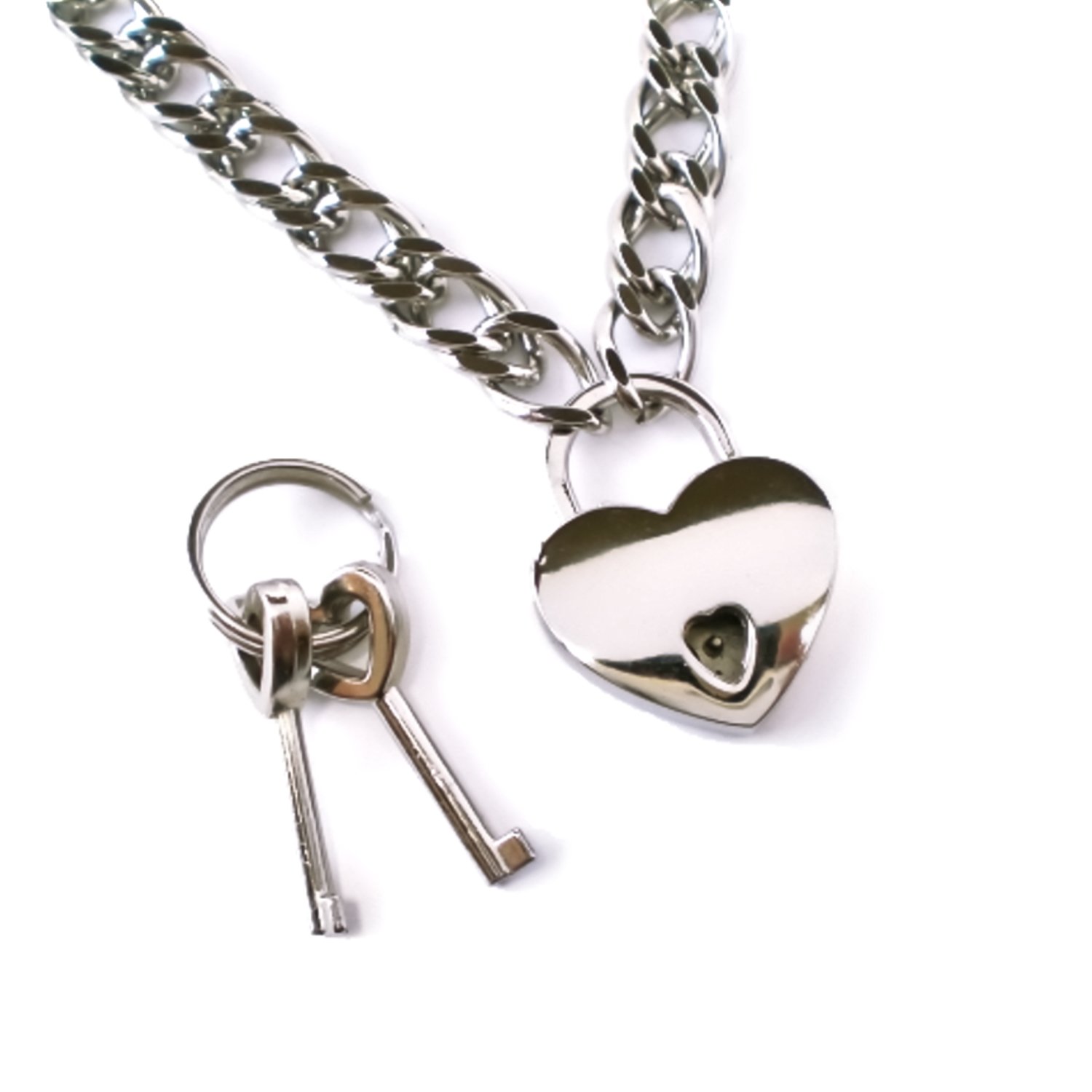 close up of chain day collar with heart lock