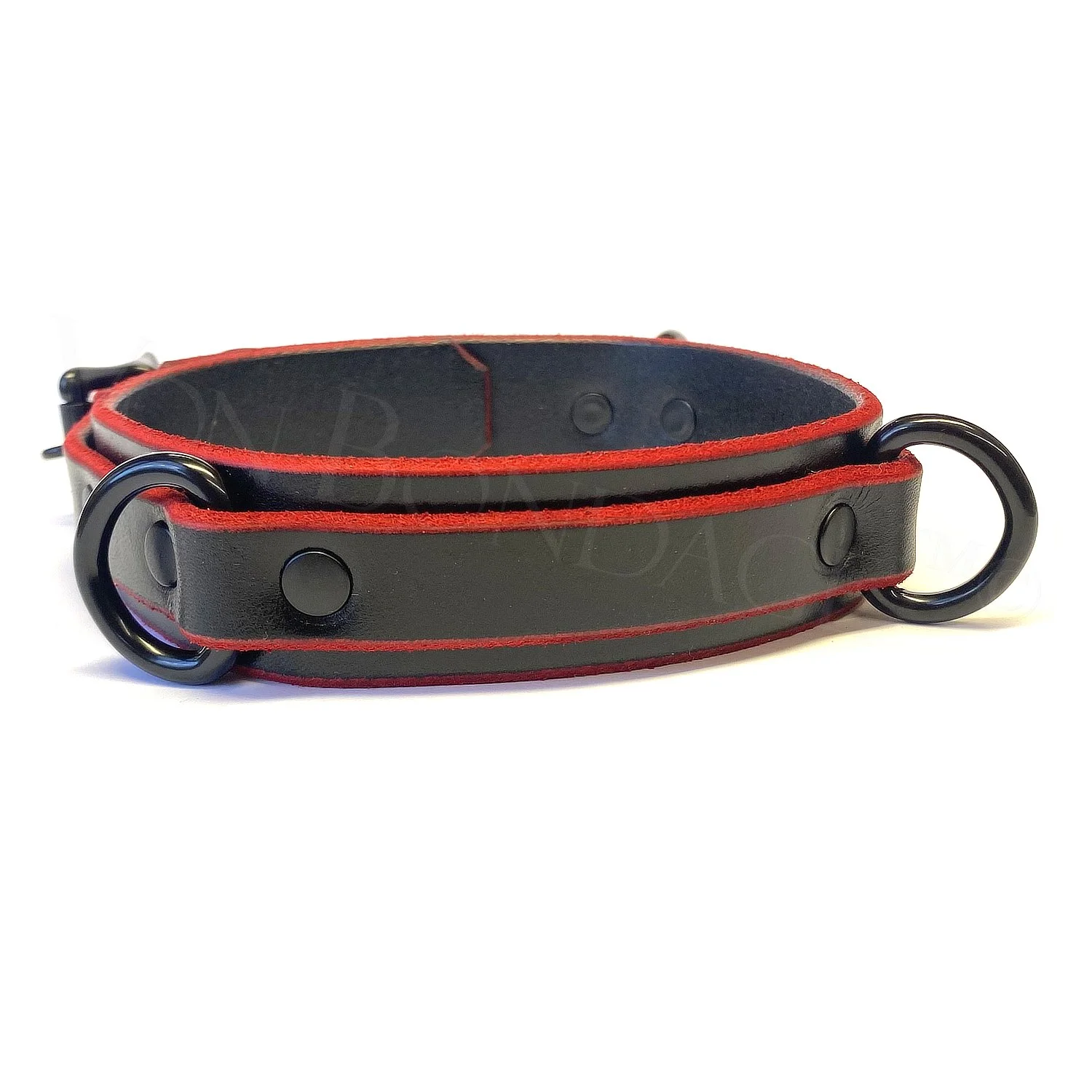 Red-Trim Lockable slave Collar with 3 small Black Dee Rings
