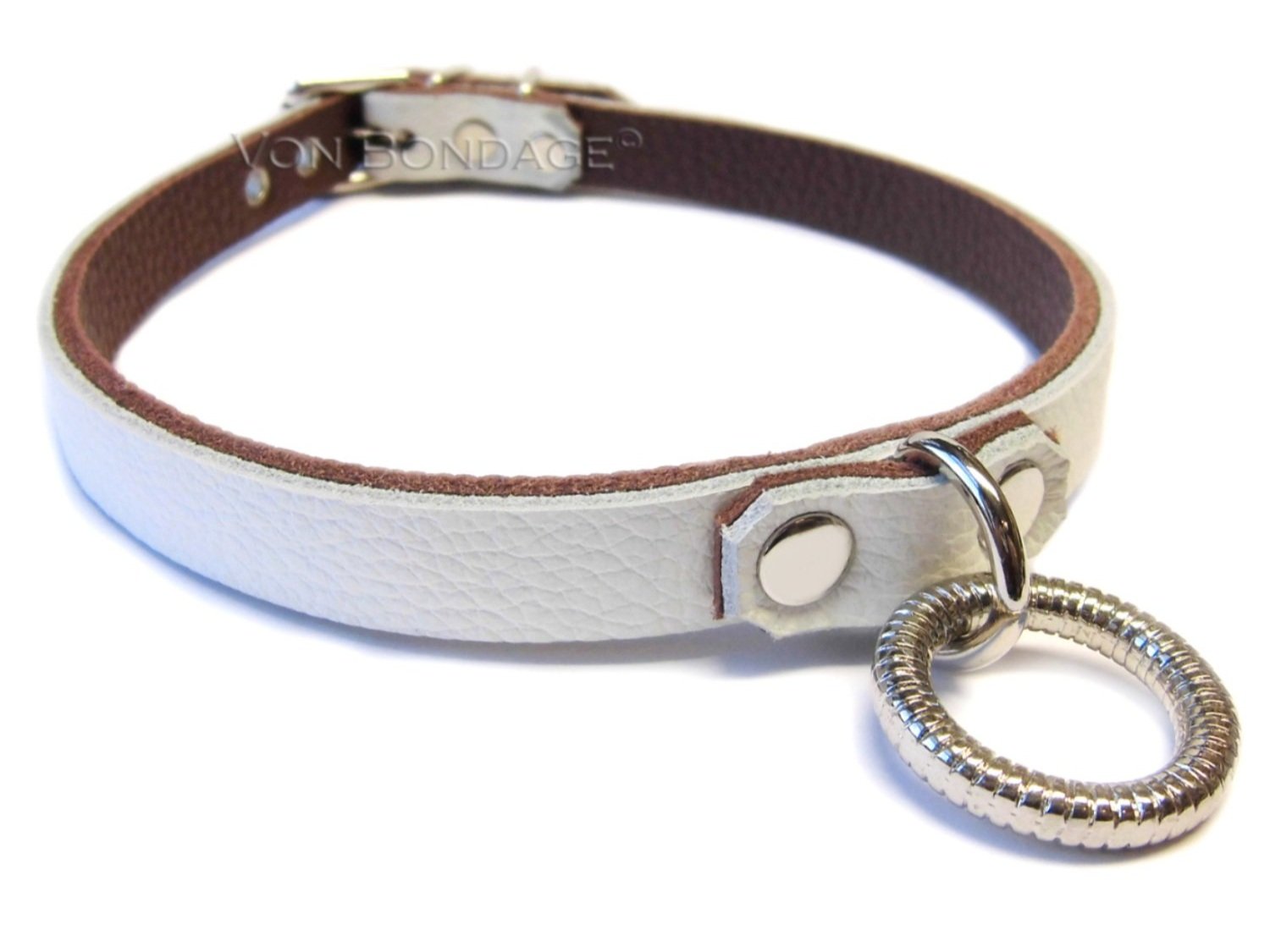 white leather collar with ribbed o-ring