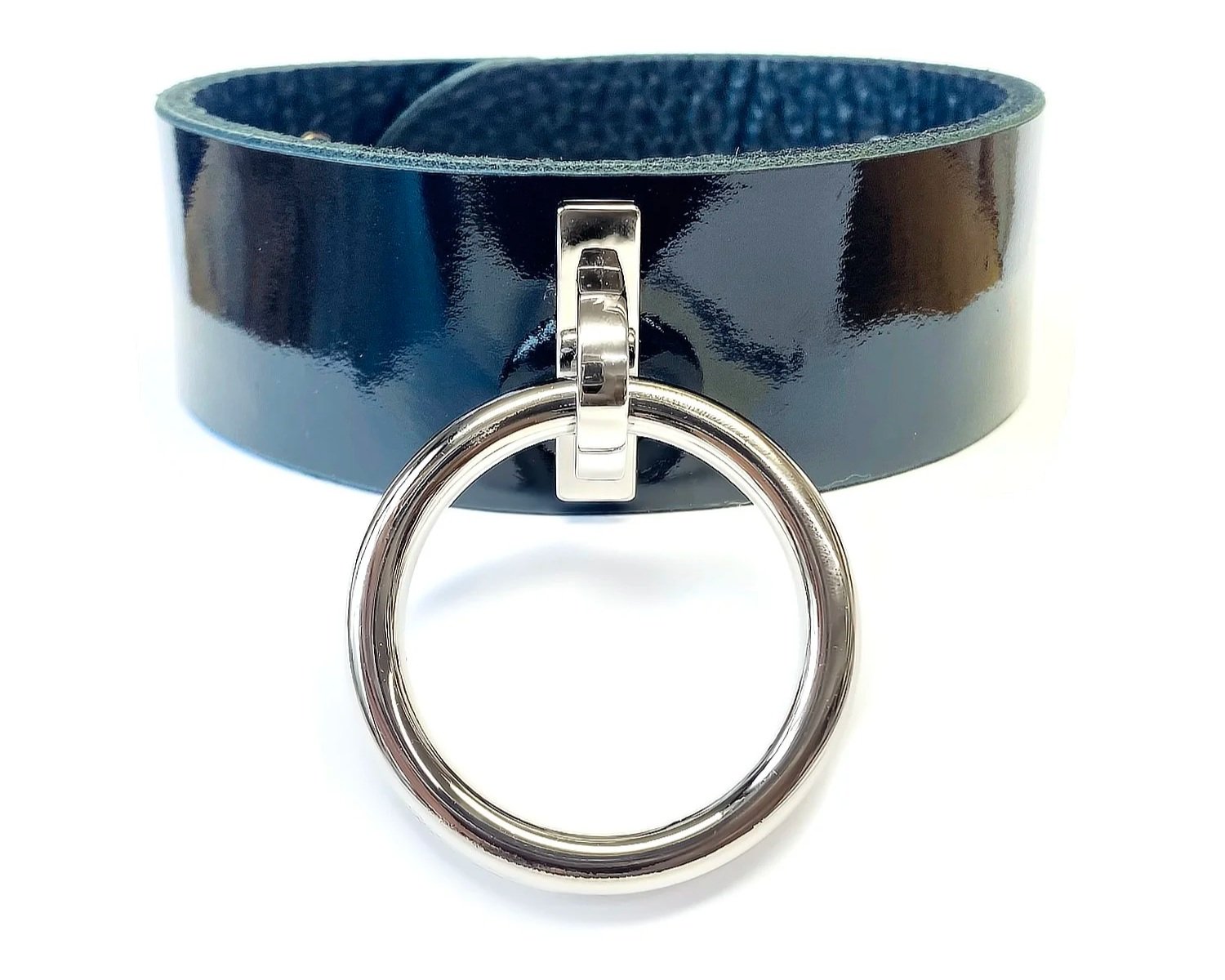 black patent leather bdsm collar with large o-ring for submissive