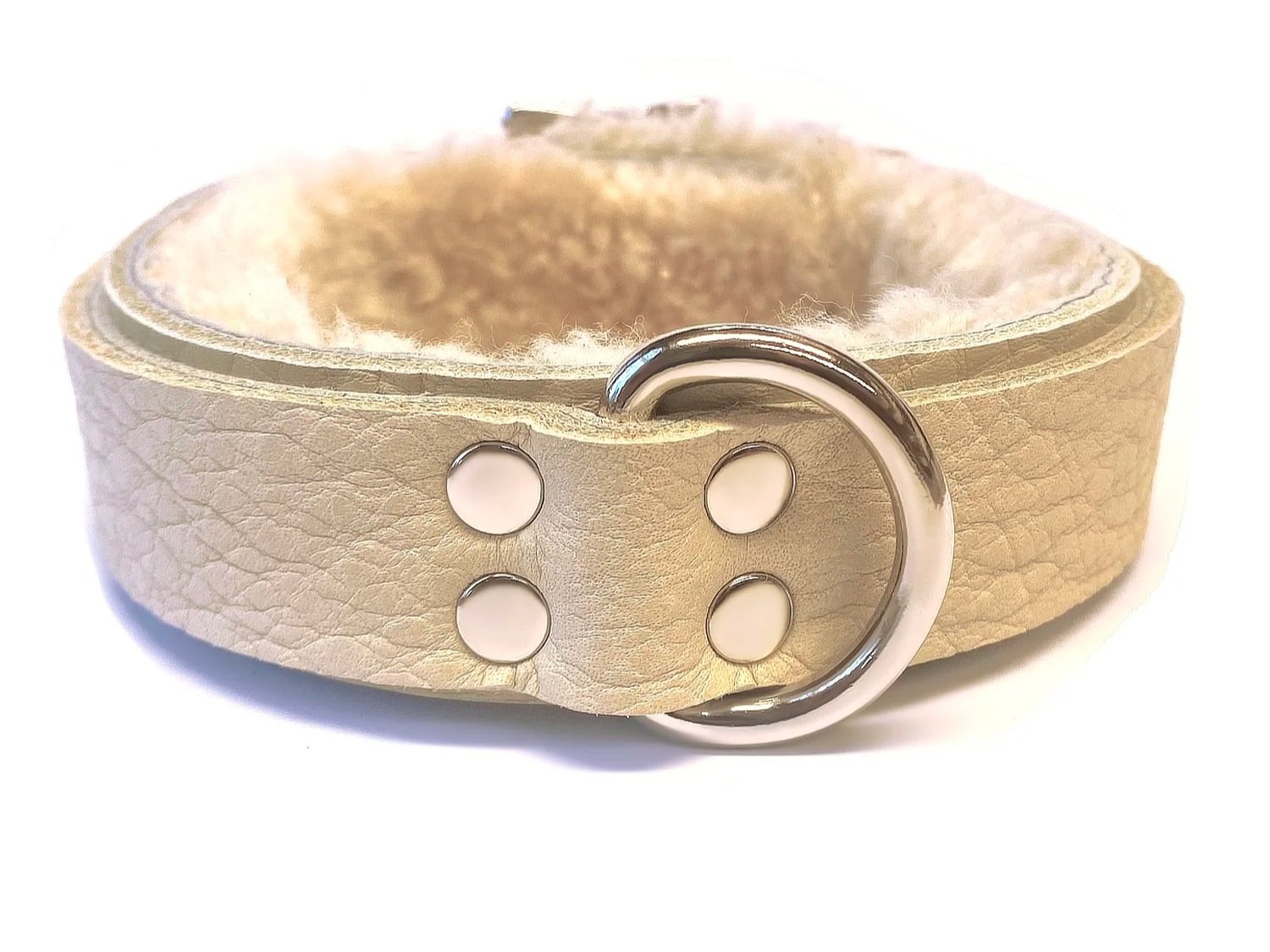 1.25+Cream+Bullhide+Cream+Sheepskin+Fur+Bondage+Collar+with+D-ring.jpg