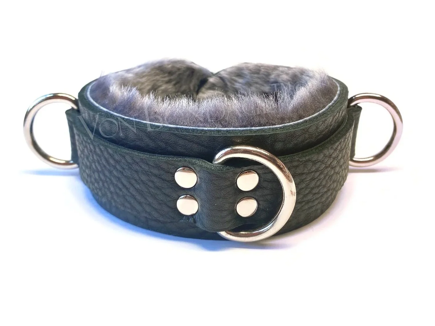 3 ring bondage collar lined in gray sheepskin fur