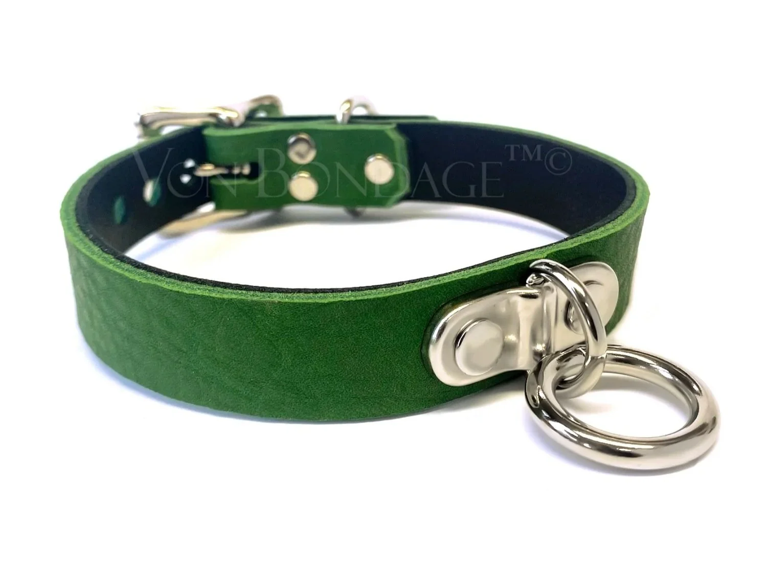 bdsm collar in green leather with small plate and ring (Copy)