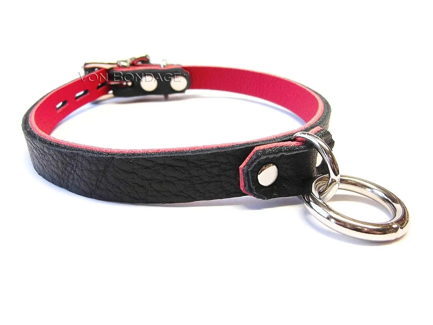 Discreet BDSM Day Collar with Small Ring in bison leather with red bullhide