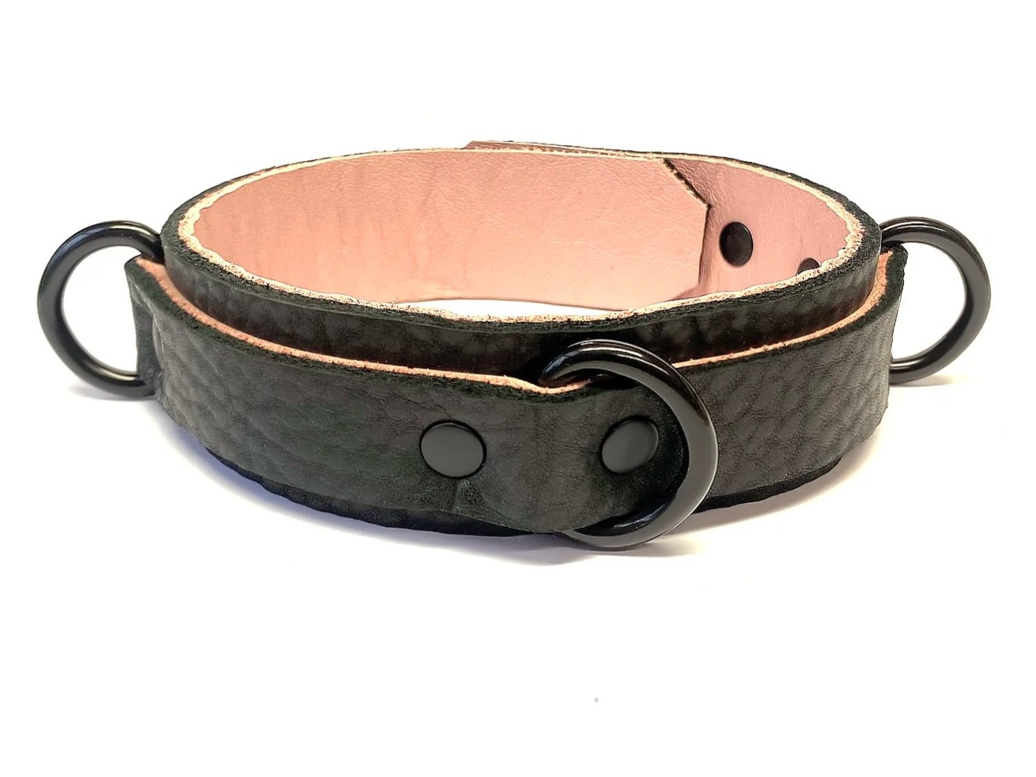 slave collar lined in pink leather with 3 black d rings