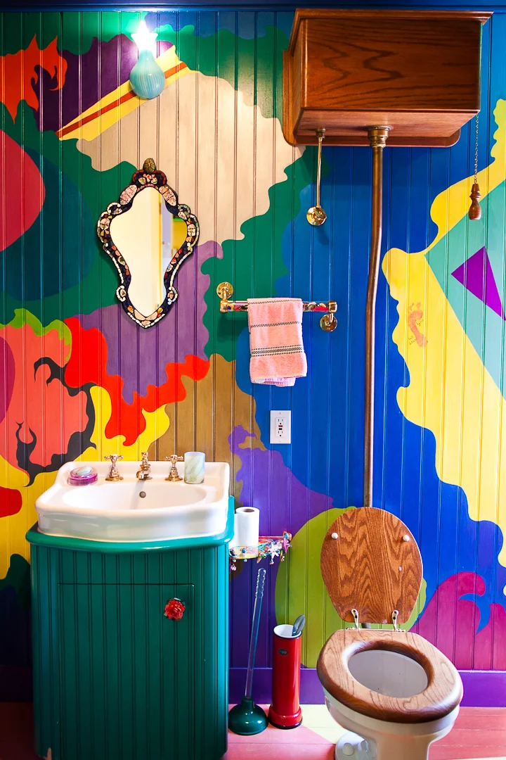<SPAN STYLE="color:#fbfbfb; font-size: 10pt">Apryl Miller's Guest Bathroom</SPAN>