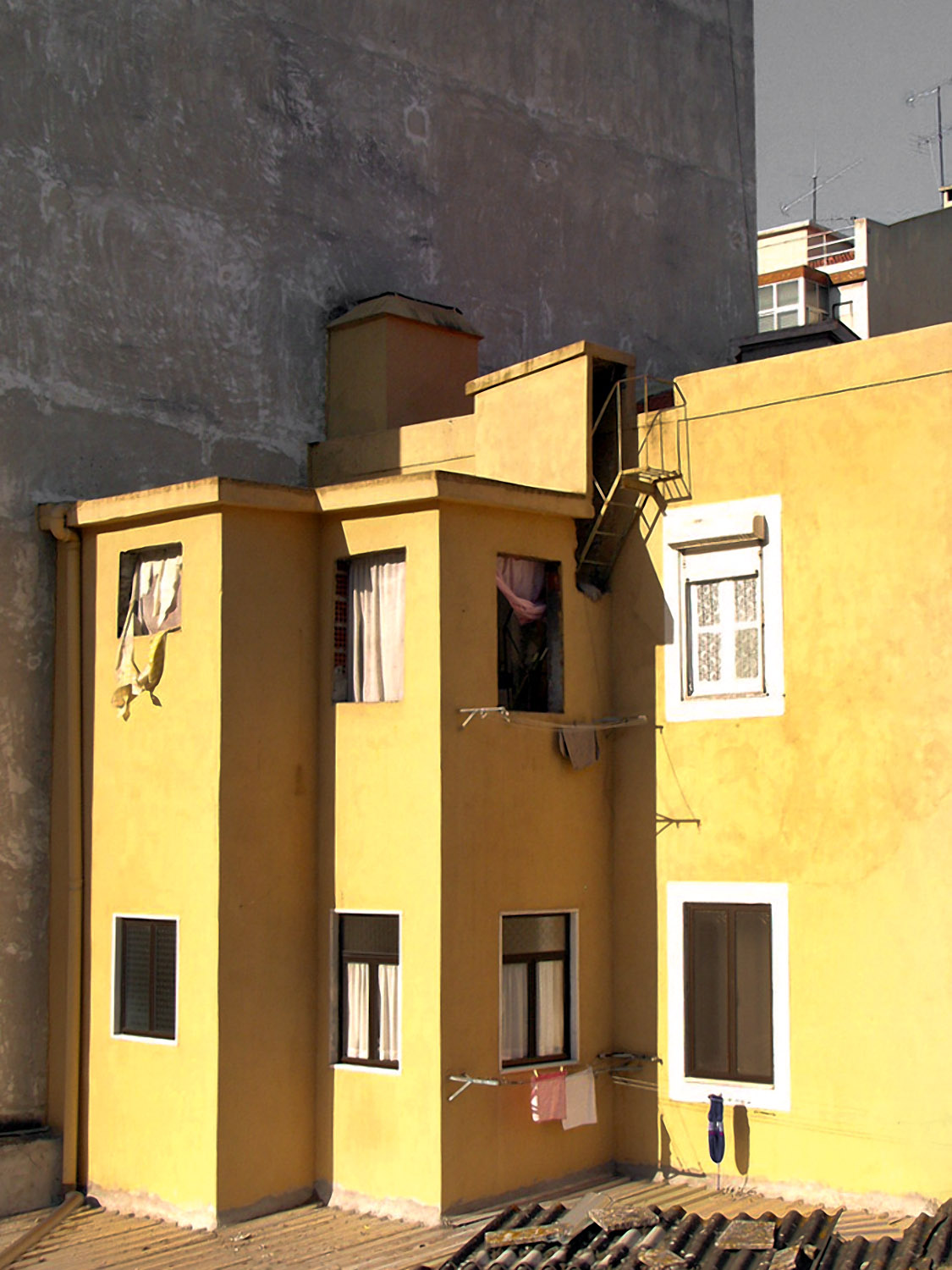 Vmanprasert-LisboaYellow.jpg
