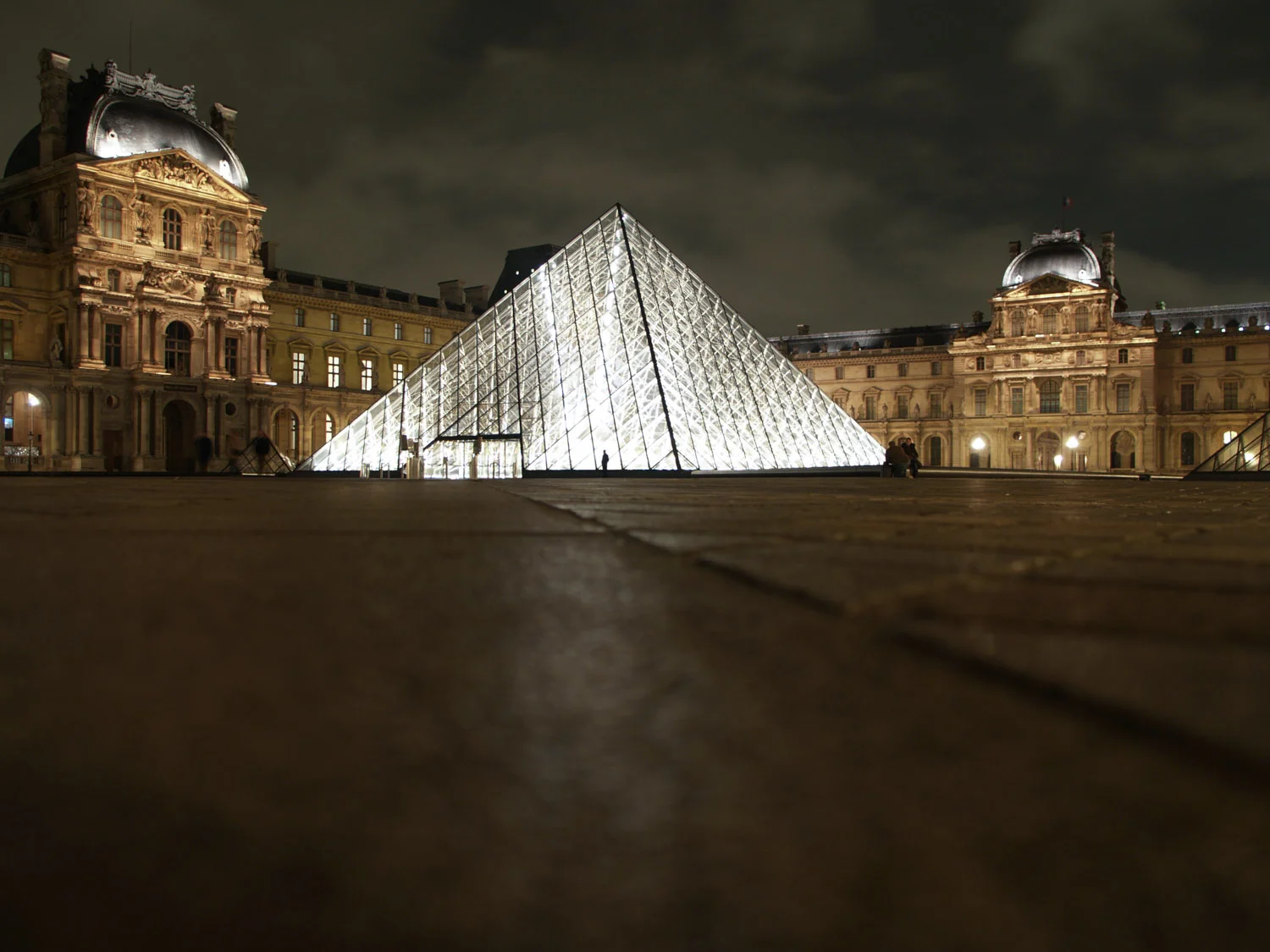 Vmanprasert-Louvre.jpg