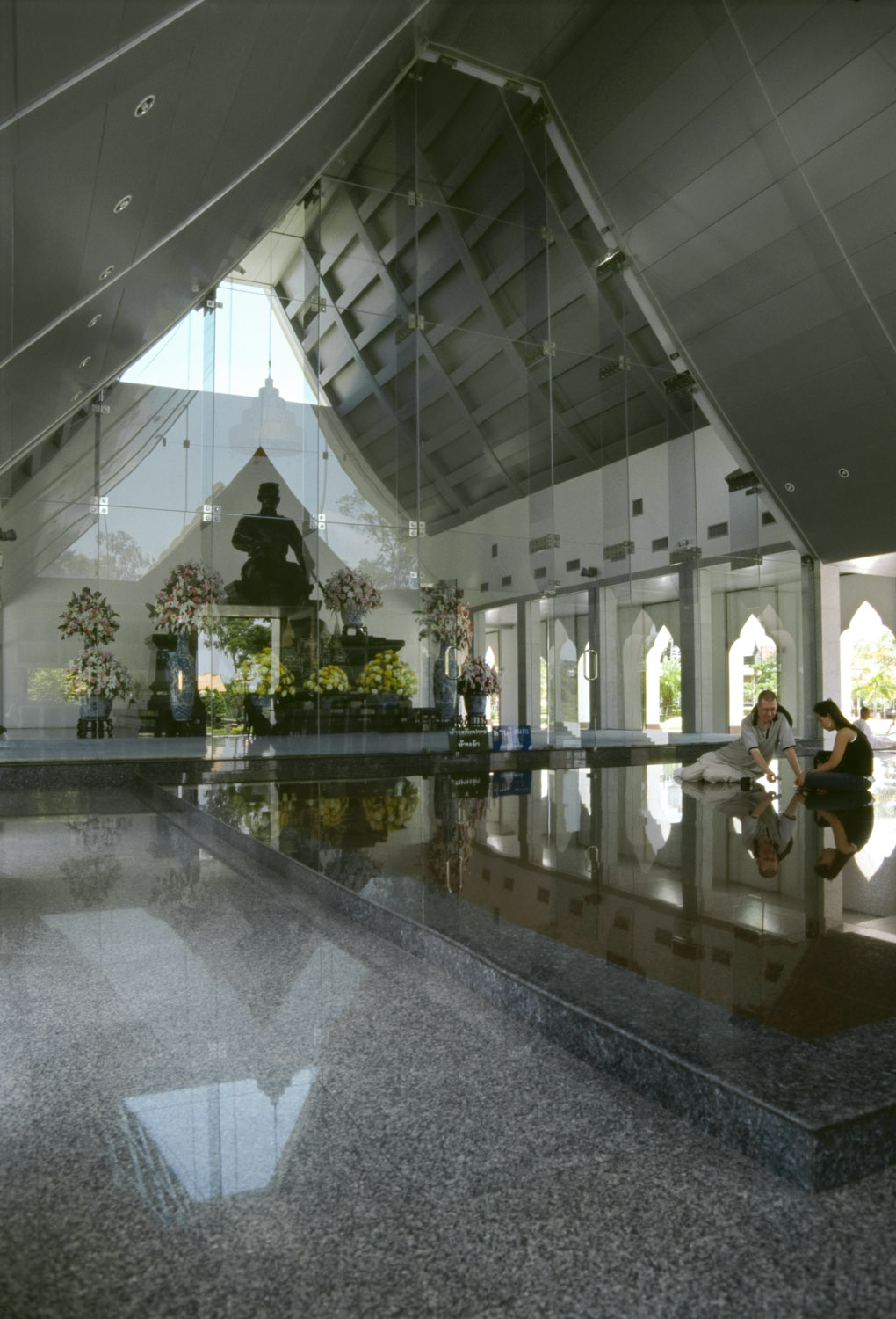 Vmanprasert-GlassBld.jpg