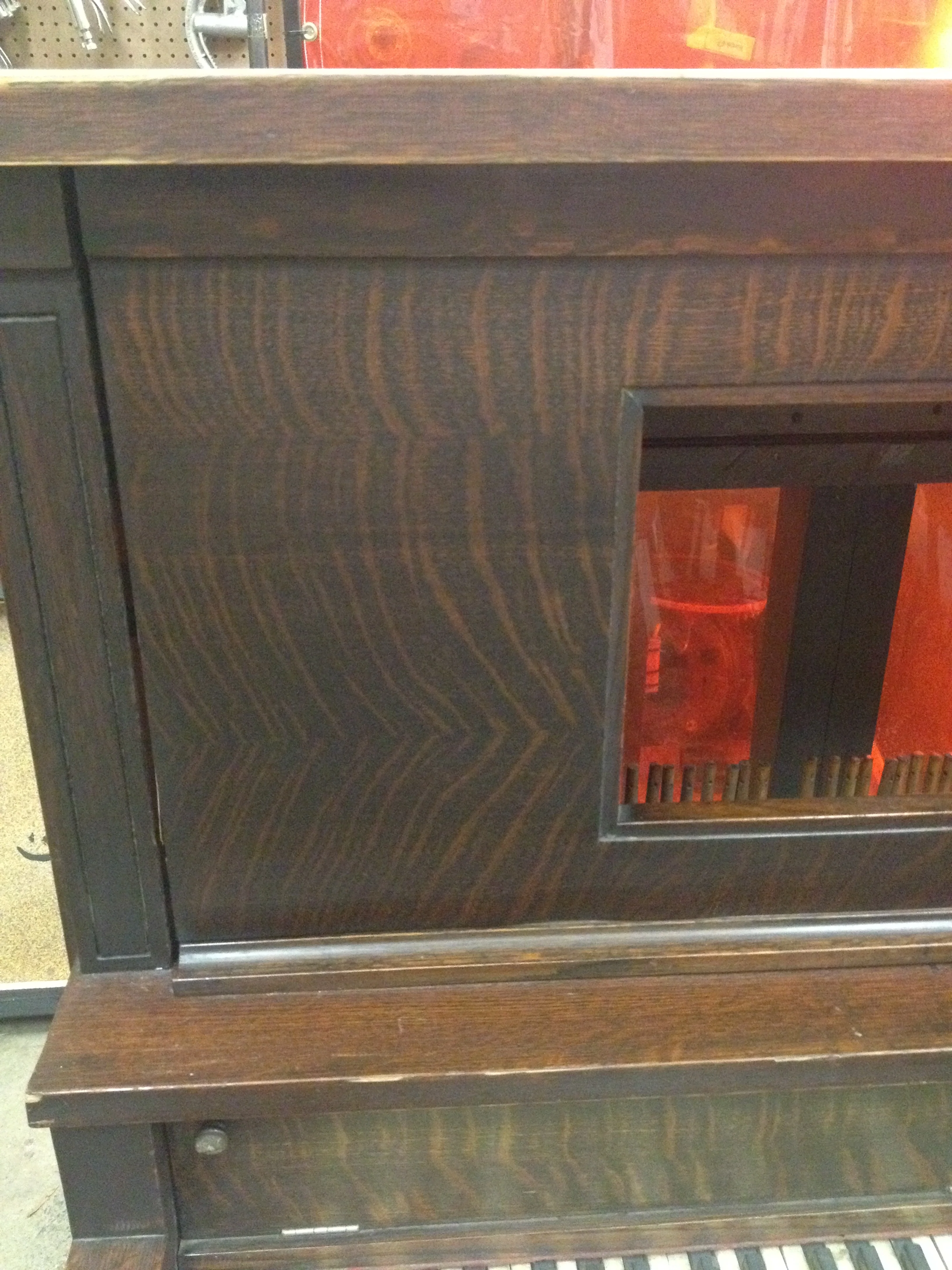  This piano has two different wood veneers, tiger stripe maple on the outside and bird's eye maple on the inside. 