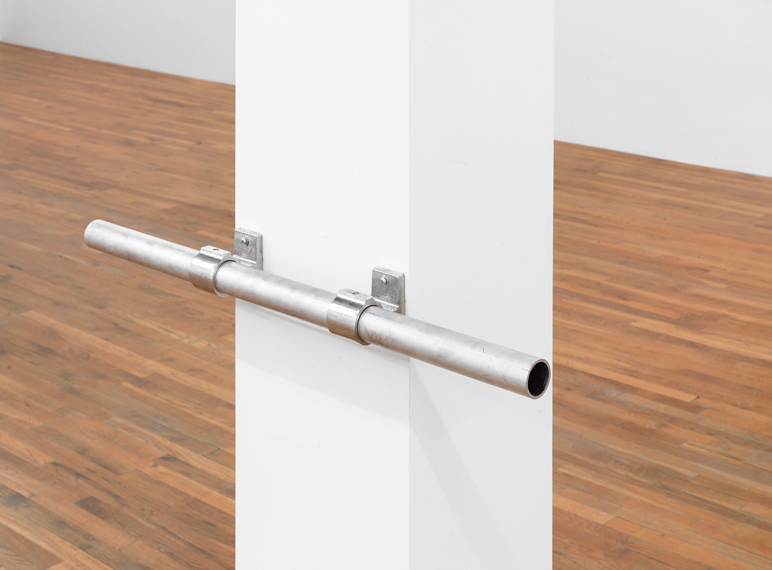 Untitled cross bar