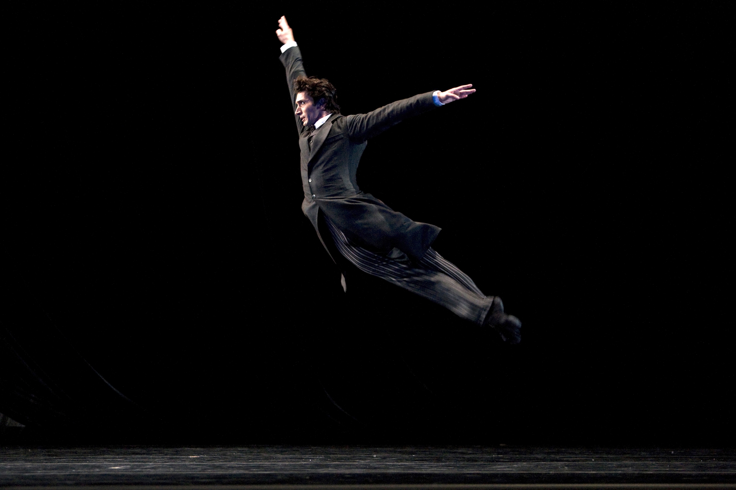  MASTER IMAGE
2008 Tour - New York
Pierre-Fran√ßois Vilanoba in Caniparoli's Ibsen's House
(¬© Erik Tomasson) 