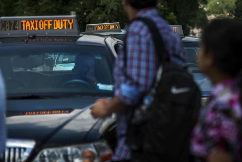 A taxi caravan of hundreds drove slowly and honked car horns as they held up traffic on Constitution Ave on Wednesday. Photo via Washington Post