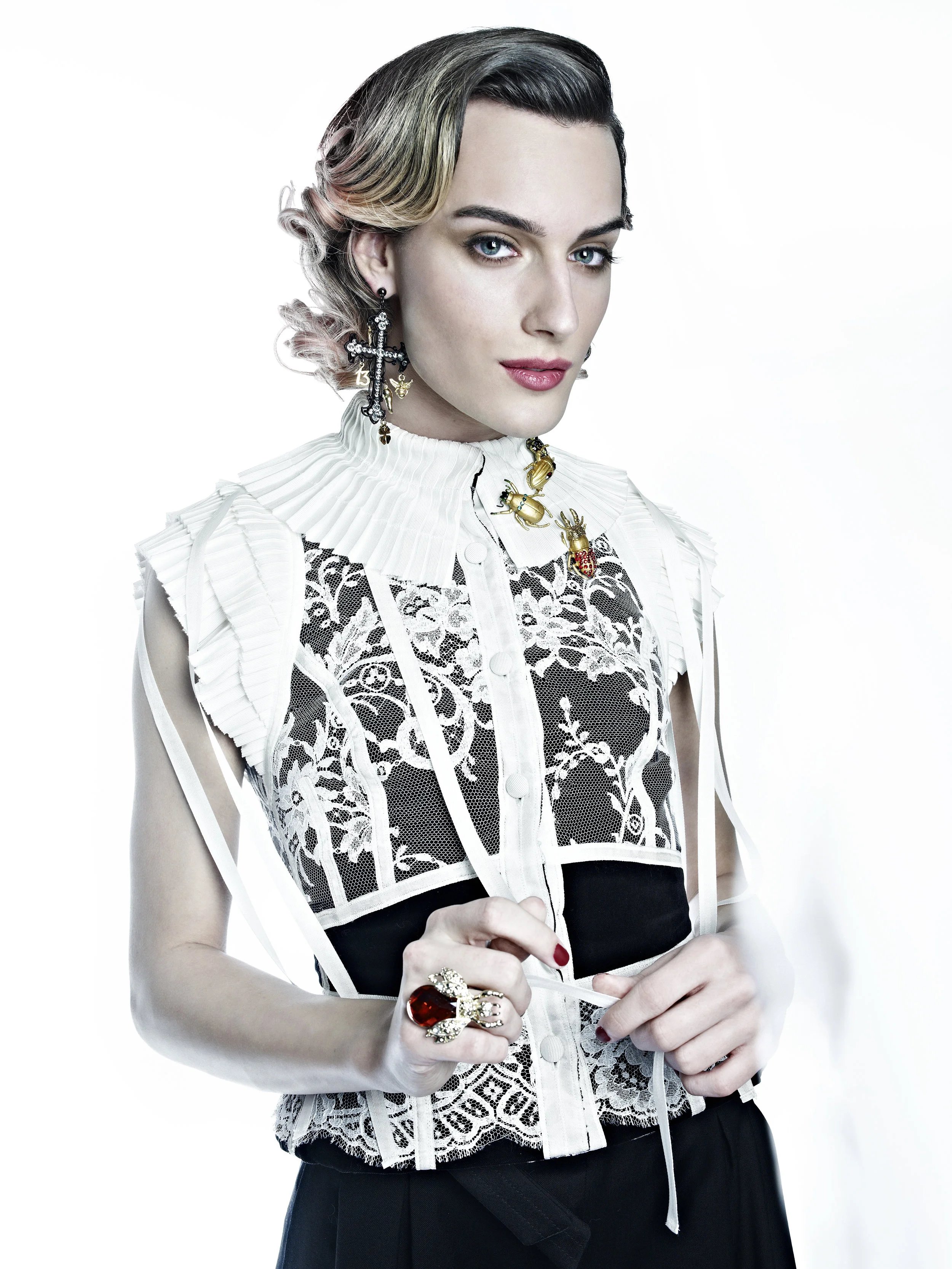 Hår: Hanna Lindberg. Makeup: Anna K Styling: Katarina Nordstöm Foto: Sam Lindh, Grafia Tack till: Excellent Edges By Carlstens & Dirt & Delight