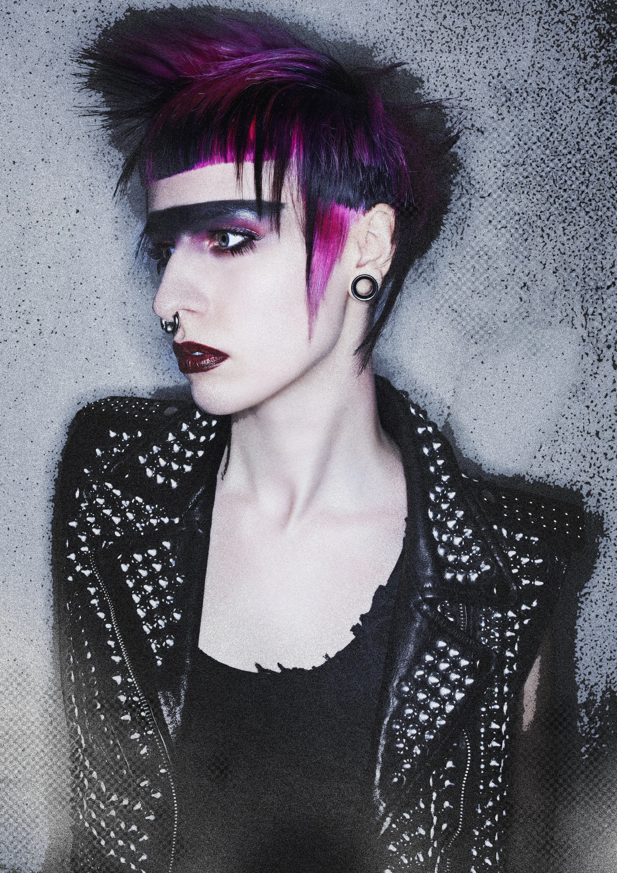 Hår: Roger Persson. Foto: Sam Lindh, Nina Rosenqvist Grafia . Makeup: Anna K. Bambi Borg. Styling: Sidsel Løyche dirt and delight Special thanks: Excellent edges By Carlstens