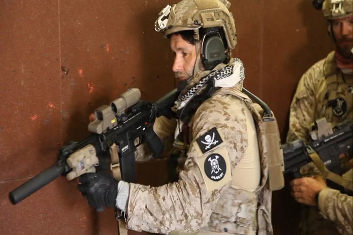 Actors Joel Edgerton (left) and Chris Pratt (right) practice room clearing at the King Abdullah Special Operations Training Center in Jordan in 2012 while preparing to film Zero Dark Thirty. Still from Columbia Pictures electronic press kit.