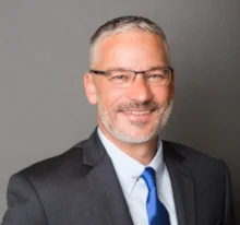 Eddie-Formal_Headshot.jpg