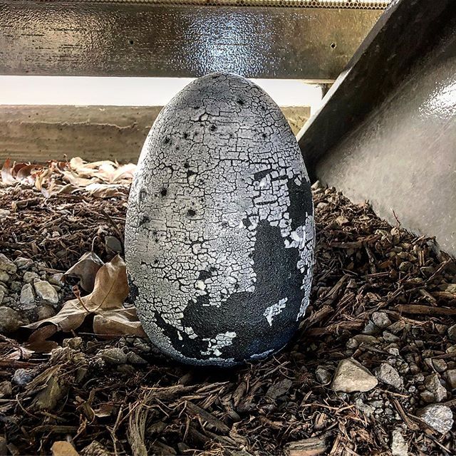 Solar.fizzle.ramp is hidden in a nest on the campus of my old college. Not to get too sentimental, but the smell of the campus - jasmine mixed with sage - brings back a flood of memories and emotions. 
#ceramics #hideandseek #pomonacollege #concept #