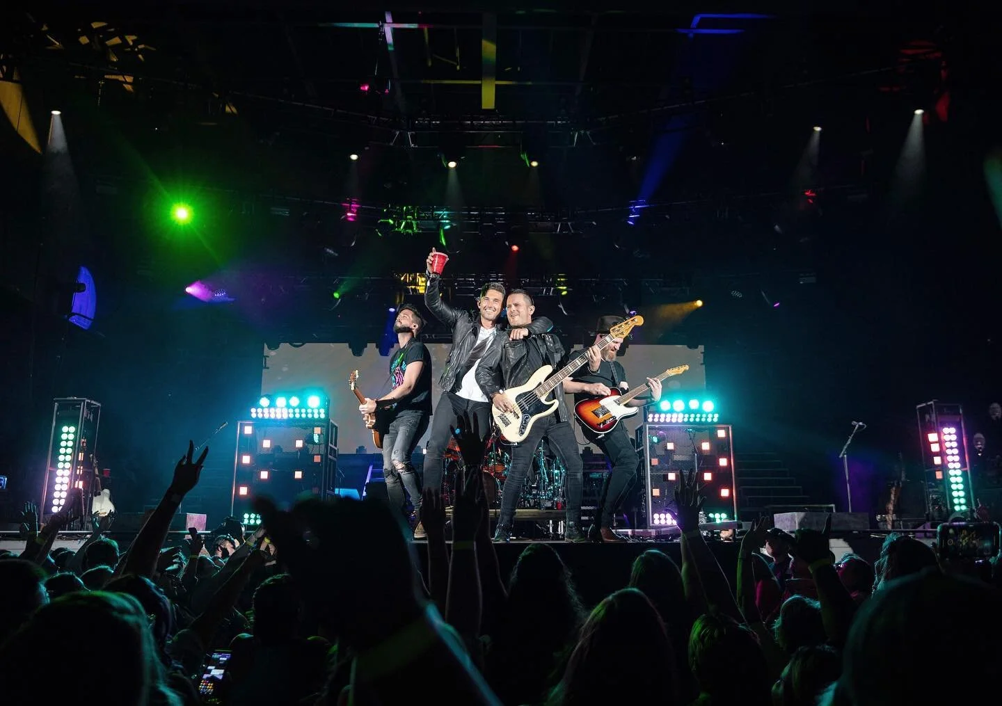 From this time last year when we could all stand next to each other 
&bull;
&bull;
&bull;
&bull;
&bull;
&bull;
#michaelray #theiwishwecouldtourtour #2020 #countrymusic #coronavirus #fender #novation #ampeg #noble #nobleamps #jhaudio #moodyleather #ba