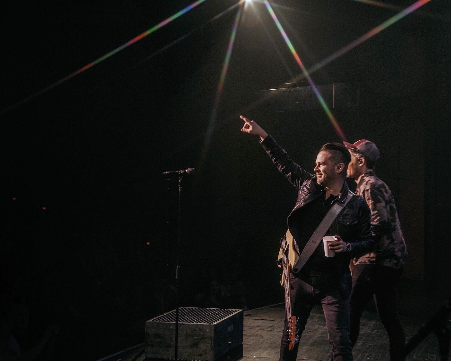 It&rsquo;s been one month since the last show, getting to see friends &amp; family up in CT, &amp; having the best pizza. Happy Easter everyone - miss you! (and 🍕too) &bull;
&bull;
&bull;
&bull;
&bull;
&bull;
📷: @alexa_campbell 
#michaelray #2020 #