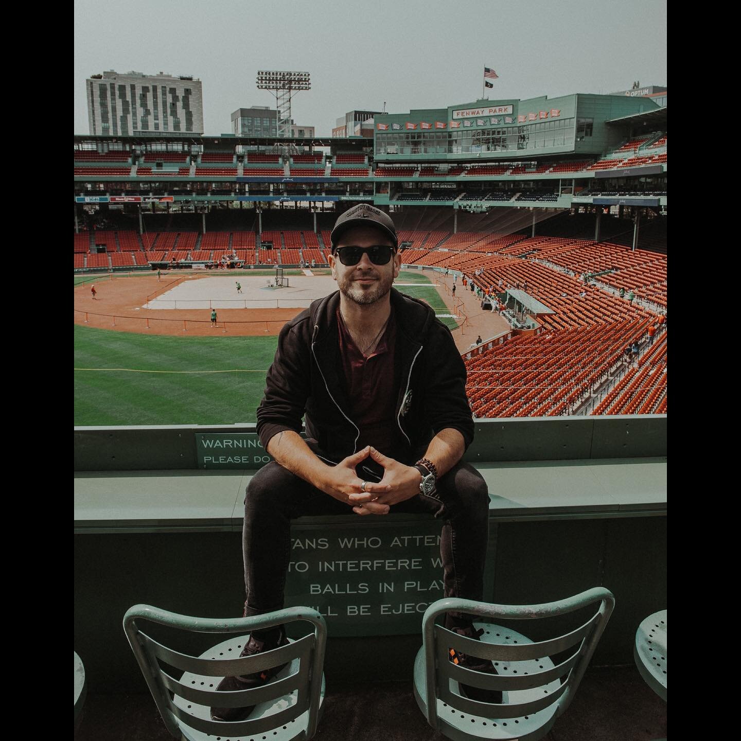 From last year when it was cool to go places. Sports! ⚾️
&bull;
&bull;
&bull;
&bull;
&bull;
&bull;
📷: @chris.ashlee 
#michaelray #theimisstouringtour #redsox  #greenmonster #wicked #howdoyoulikethemapples #gosox #bass #livemusic #bassplayer #bassgui