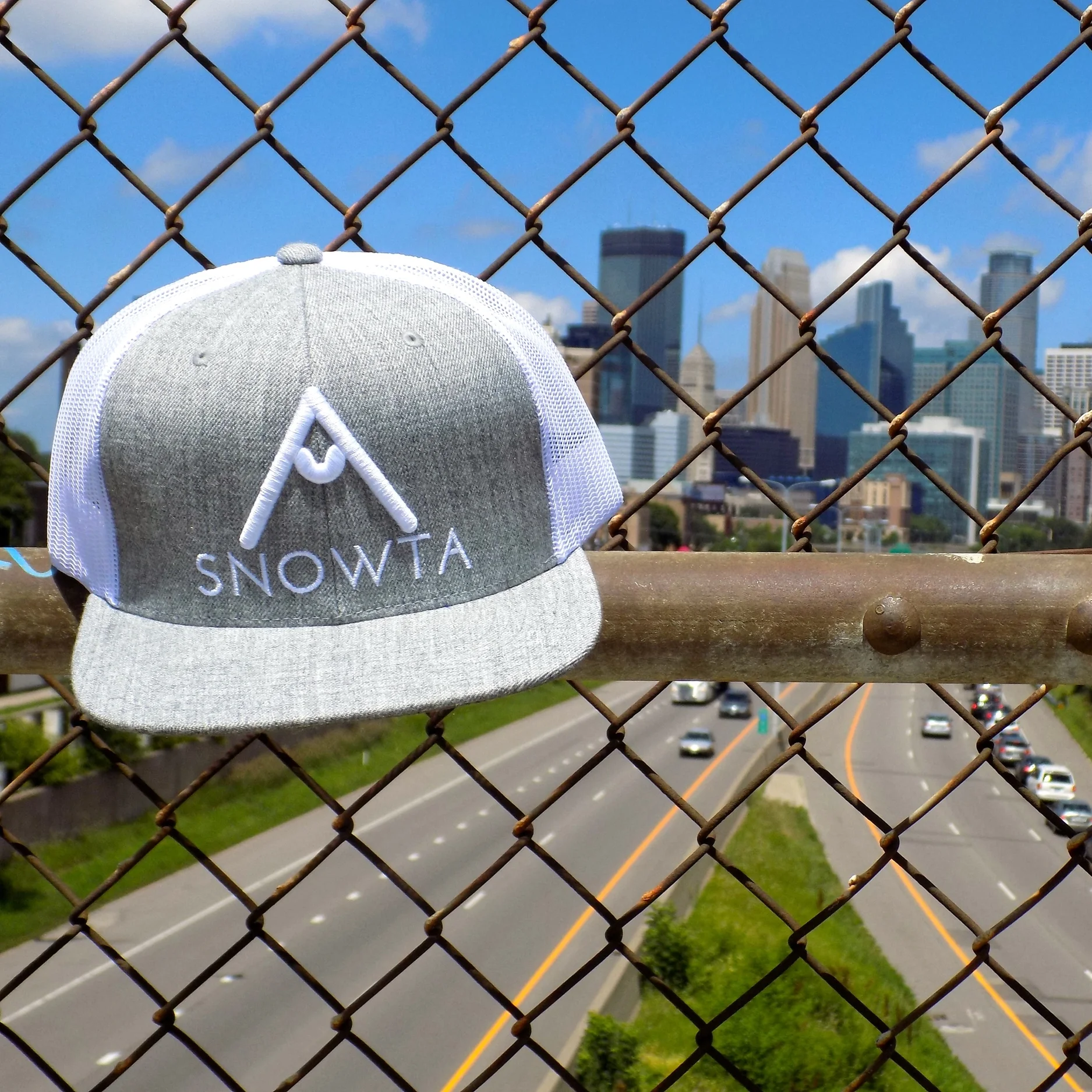 Snowta Snapback - Grey/White