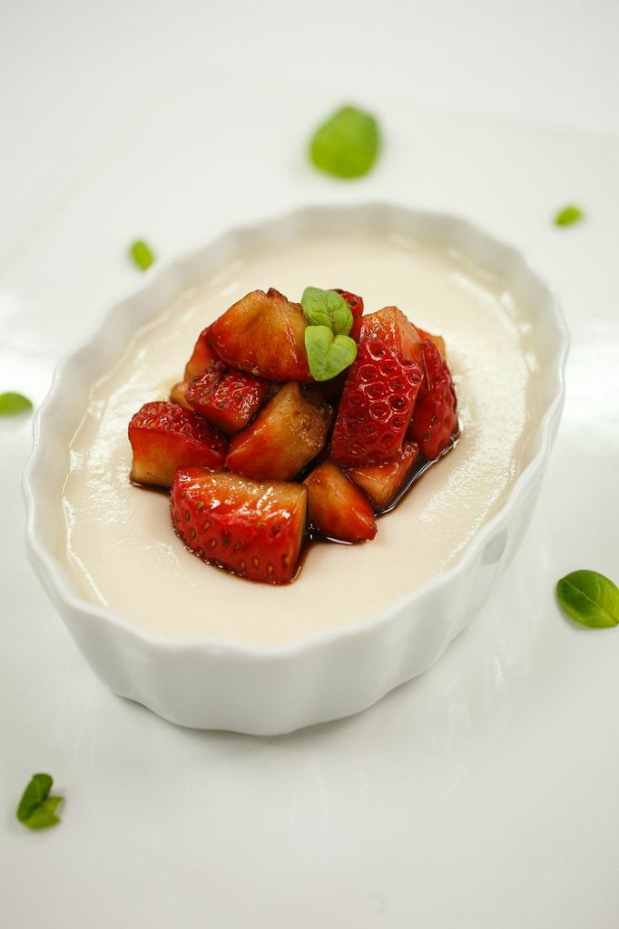 Vanilla panna cotta with balsamic strawberries