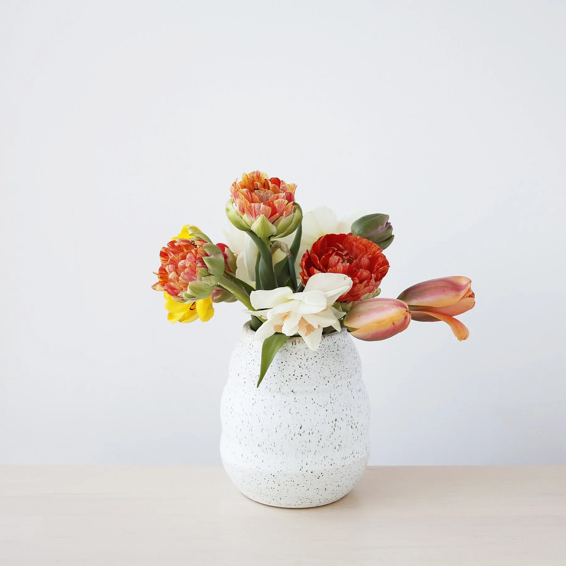 Curvy Short Vase in Mist