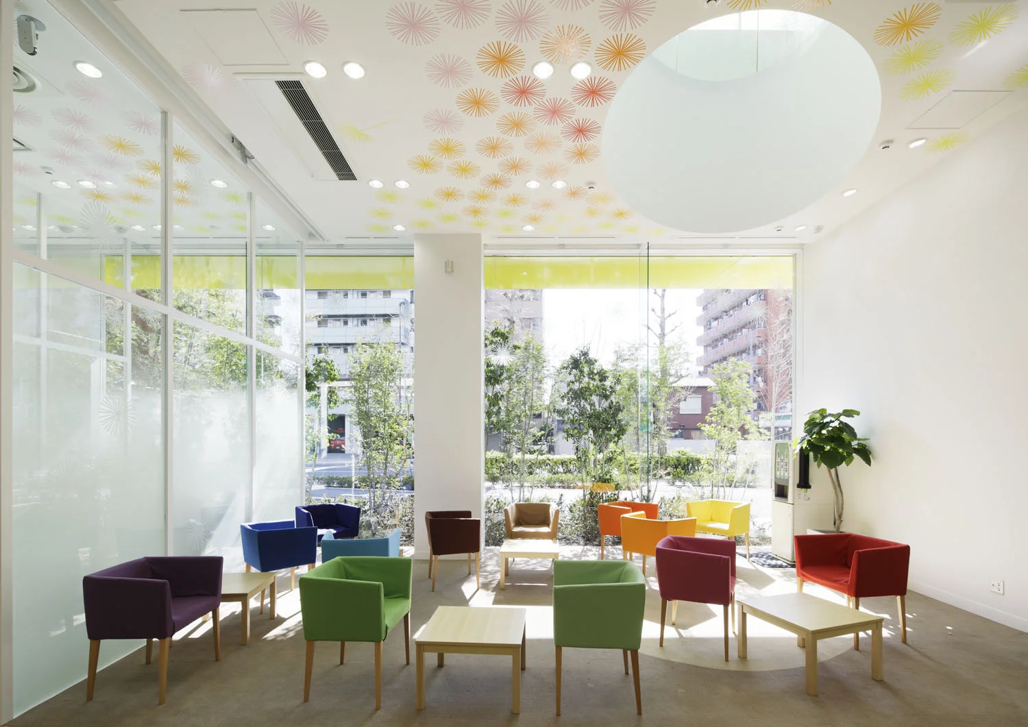 8_emmanuelle_moureaux_sugamo_shinkin_bank_shimura.jpg