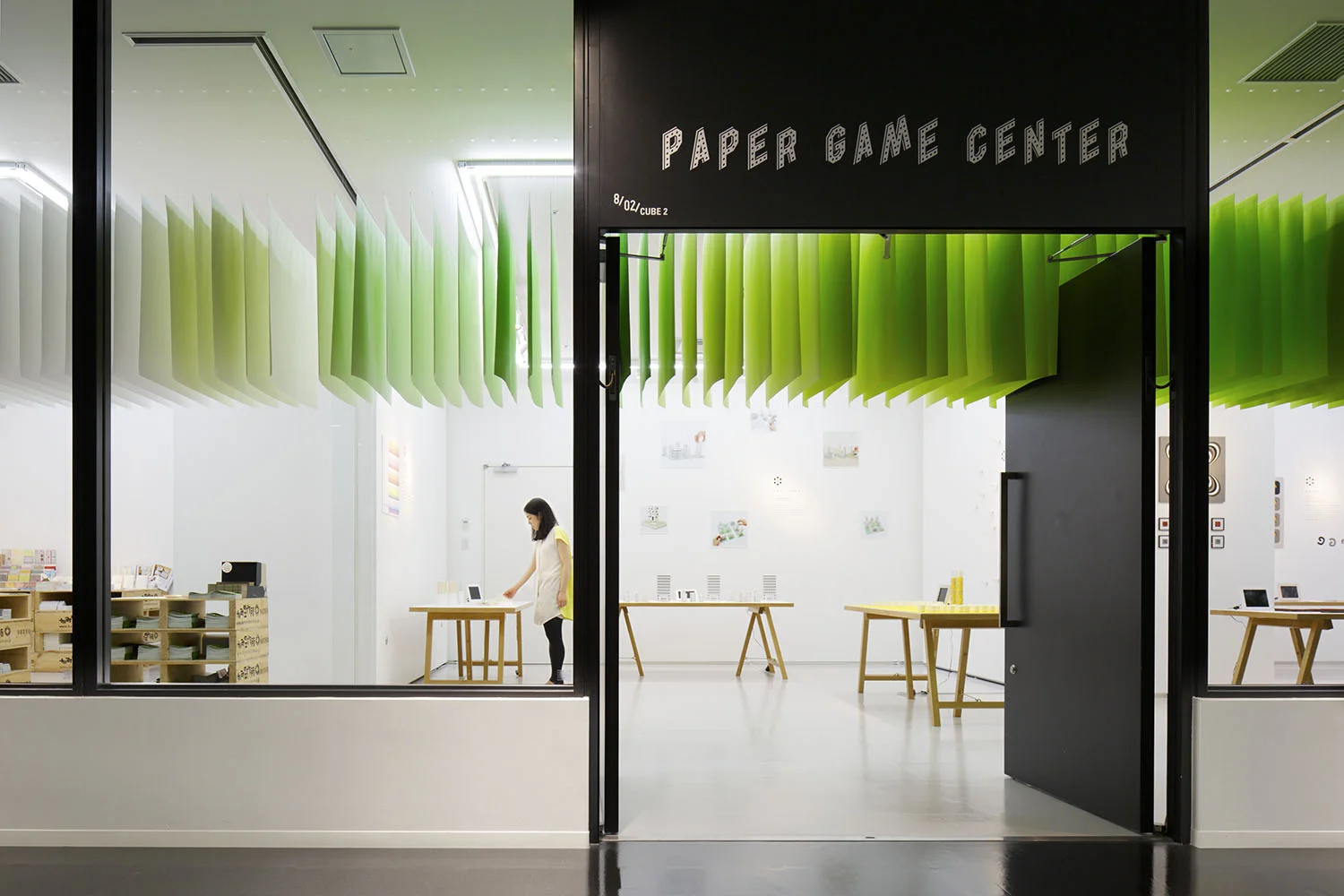 1_emmanuelle_moureaux_paper_game_center.jpg