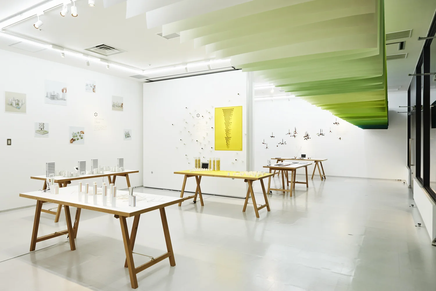 7_emmanuelle_moureaux_paper_game_center.jpg