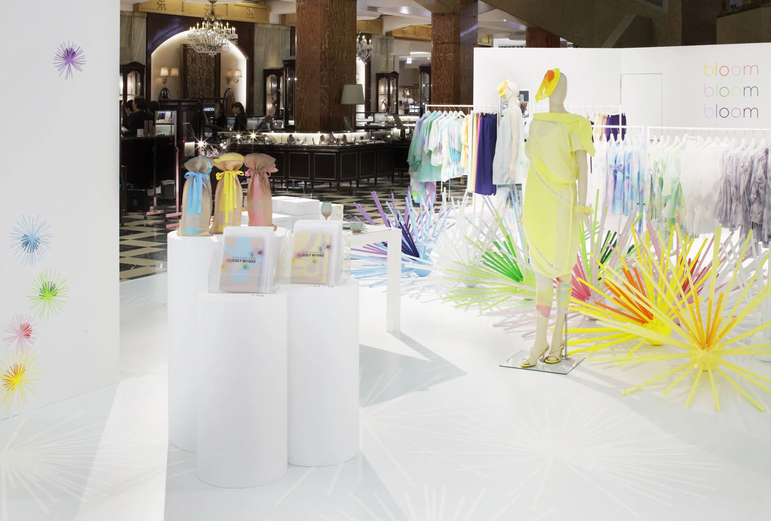 8_emmanuelle_moureaux_bloom_bloom_bloom.jpg