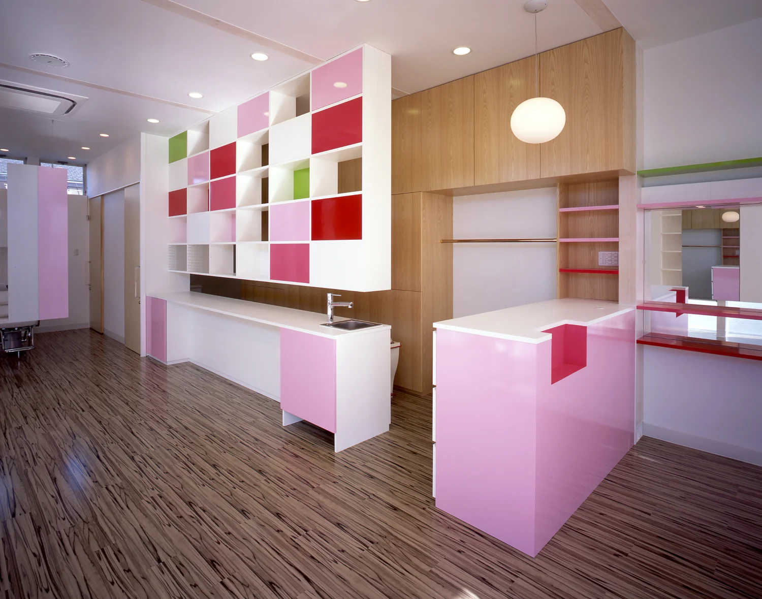 4_emmanuelle_moureaux_arp_hills.jpg