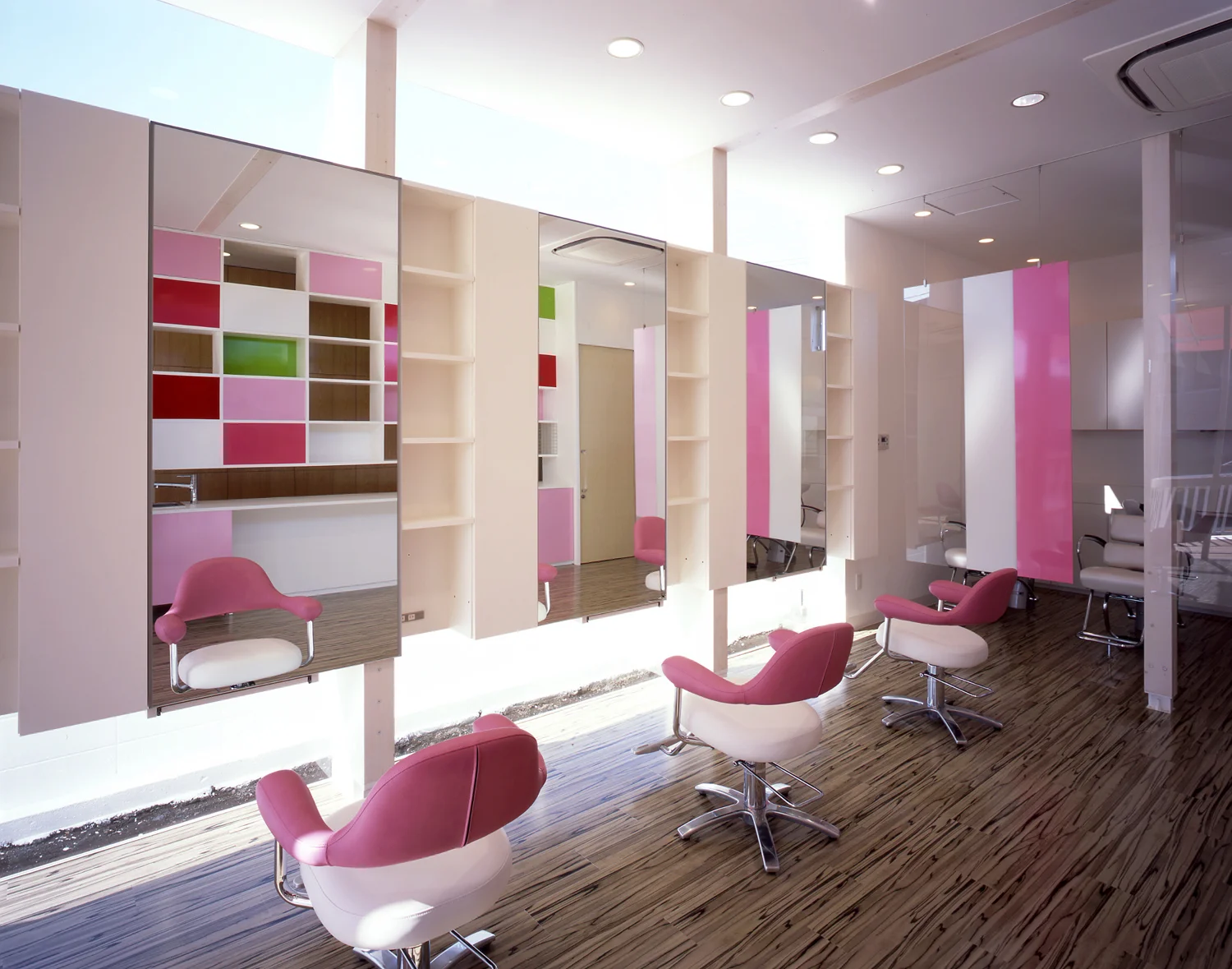 5_emmanuelle_moureaux_arp_hills.jpg
