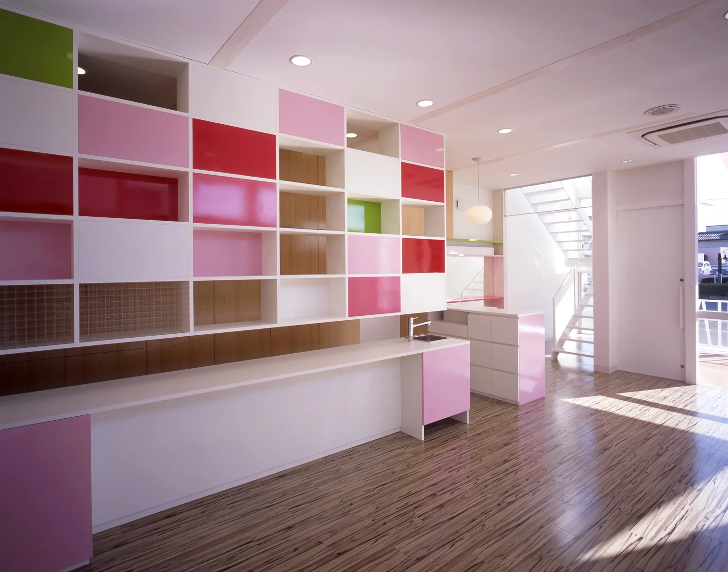 6_emmanuelle_moureaux_arp_hills.jpg