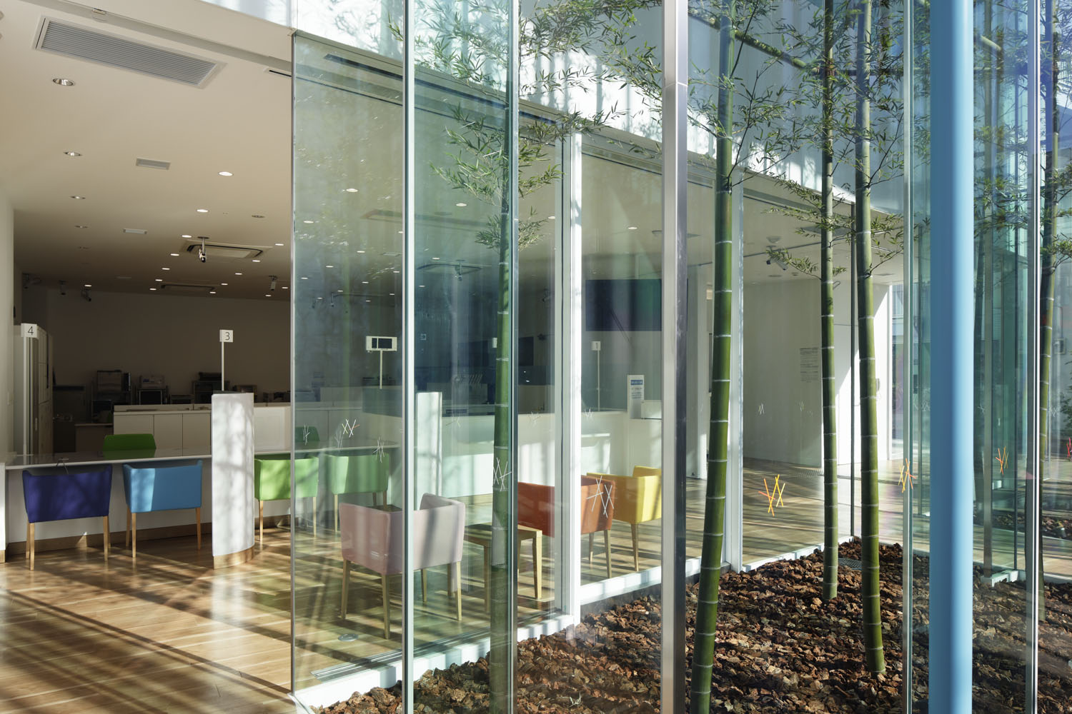 9_emmanuelle_moureaux_sugamo_shinkin_bank_ekoda.jpg