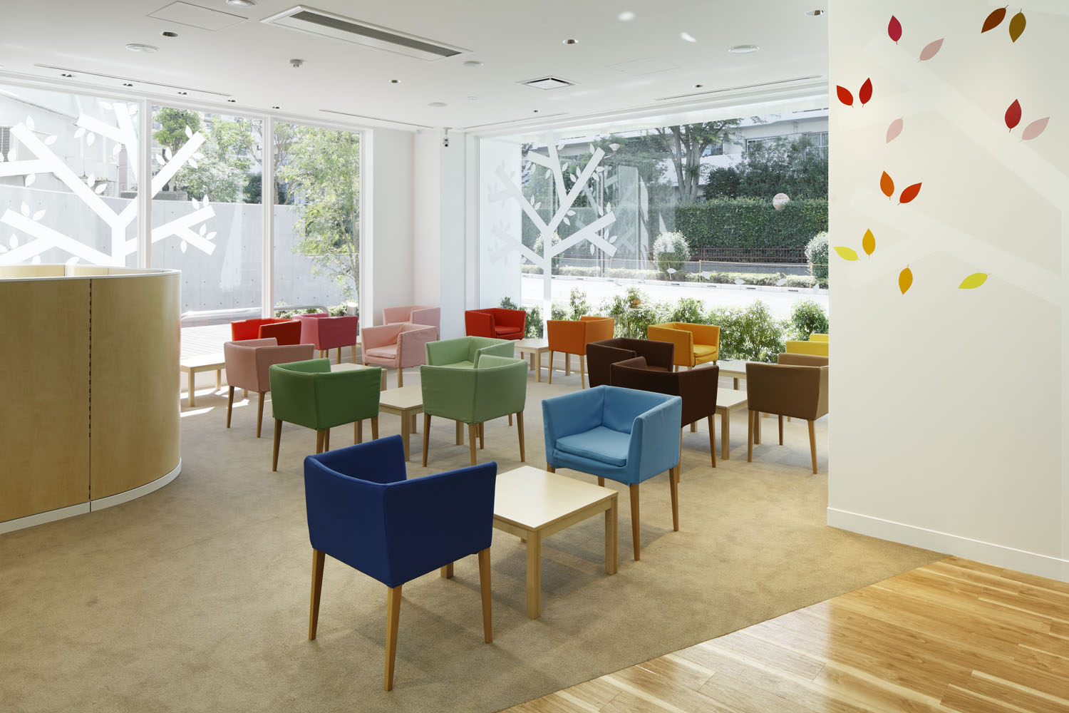 5_emmanuelle_moureaux_sugamo_shinkin_bank_tokiwadai.jpg