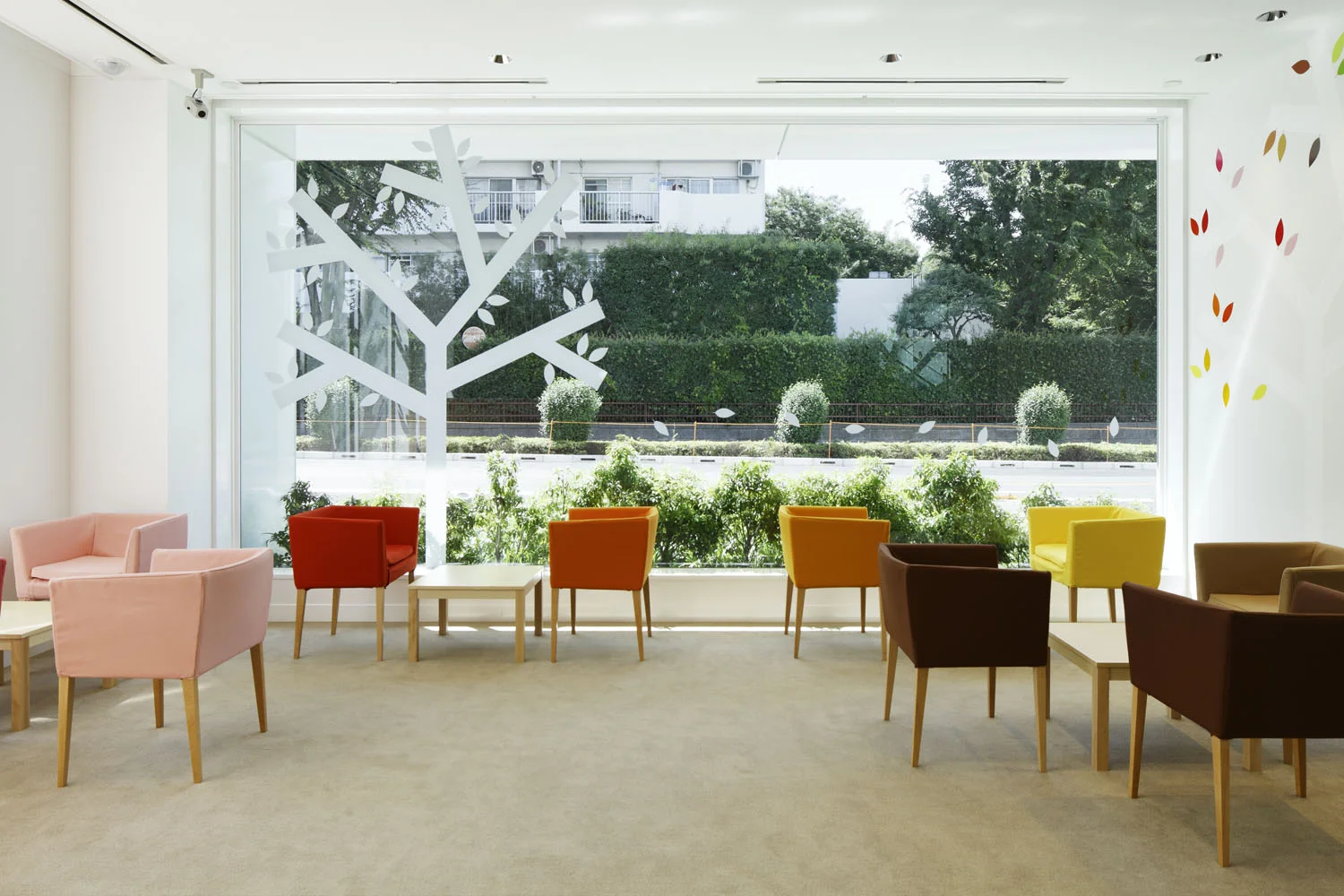 6_emmanuelle_moureaux_sugamo_shinkin_bank_tokiwadai.jpg