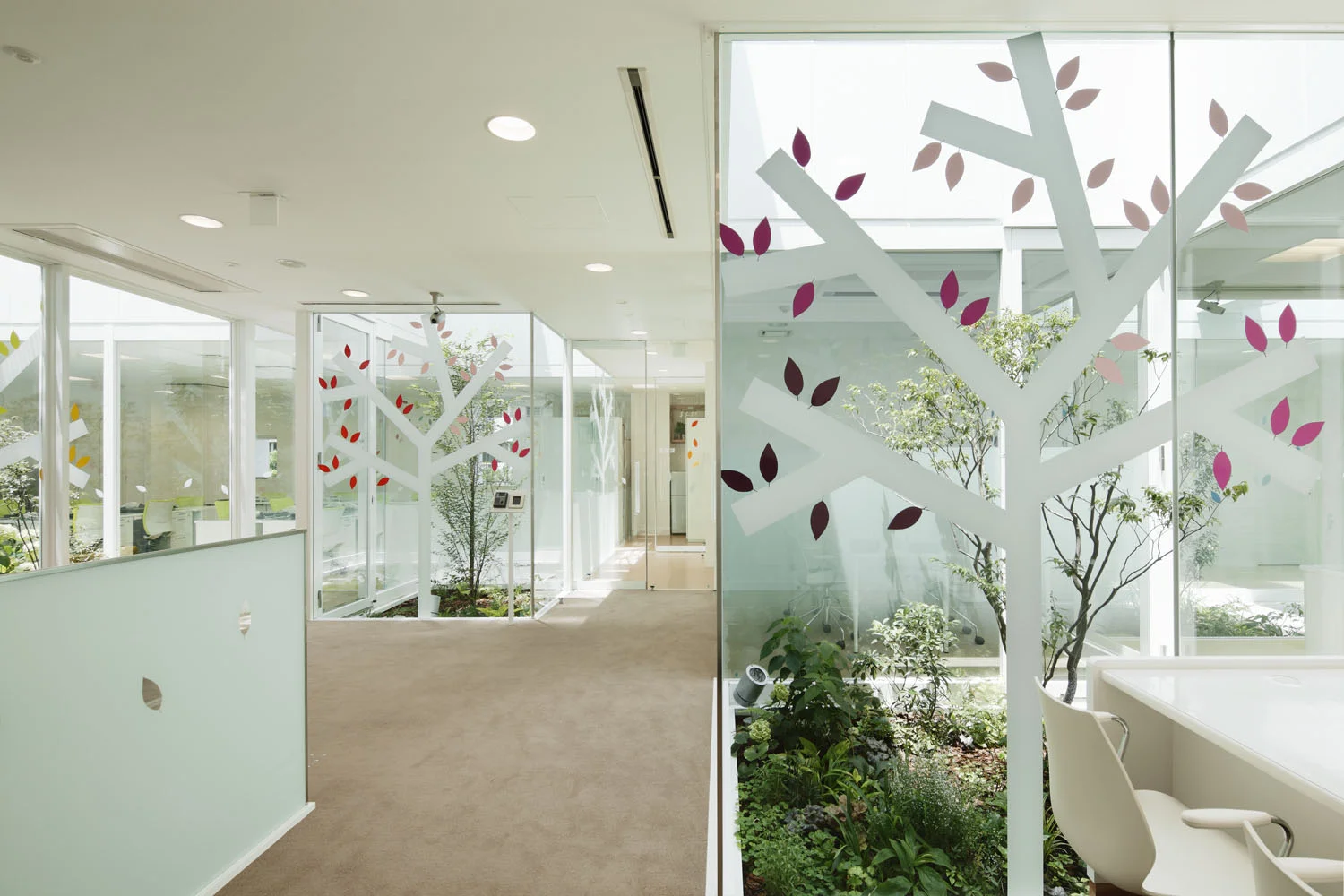 10_emmanuelle_moureaux_sugamo_shinkin_bank_tokiwadai.jpg