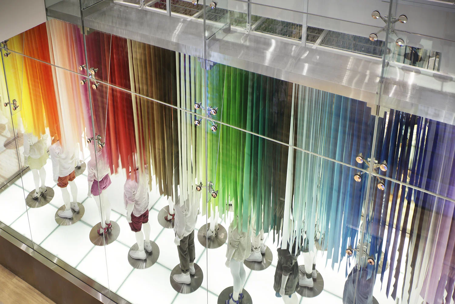 8_emmanuelle_moureaux_colorful_wind.jpg