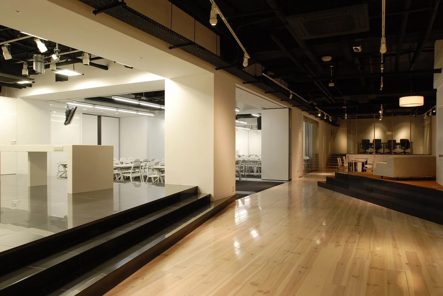 1_emmanuelle_moureaux_ABC_ground.jpg